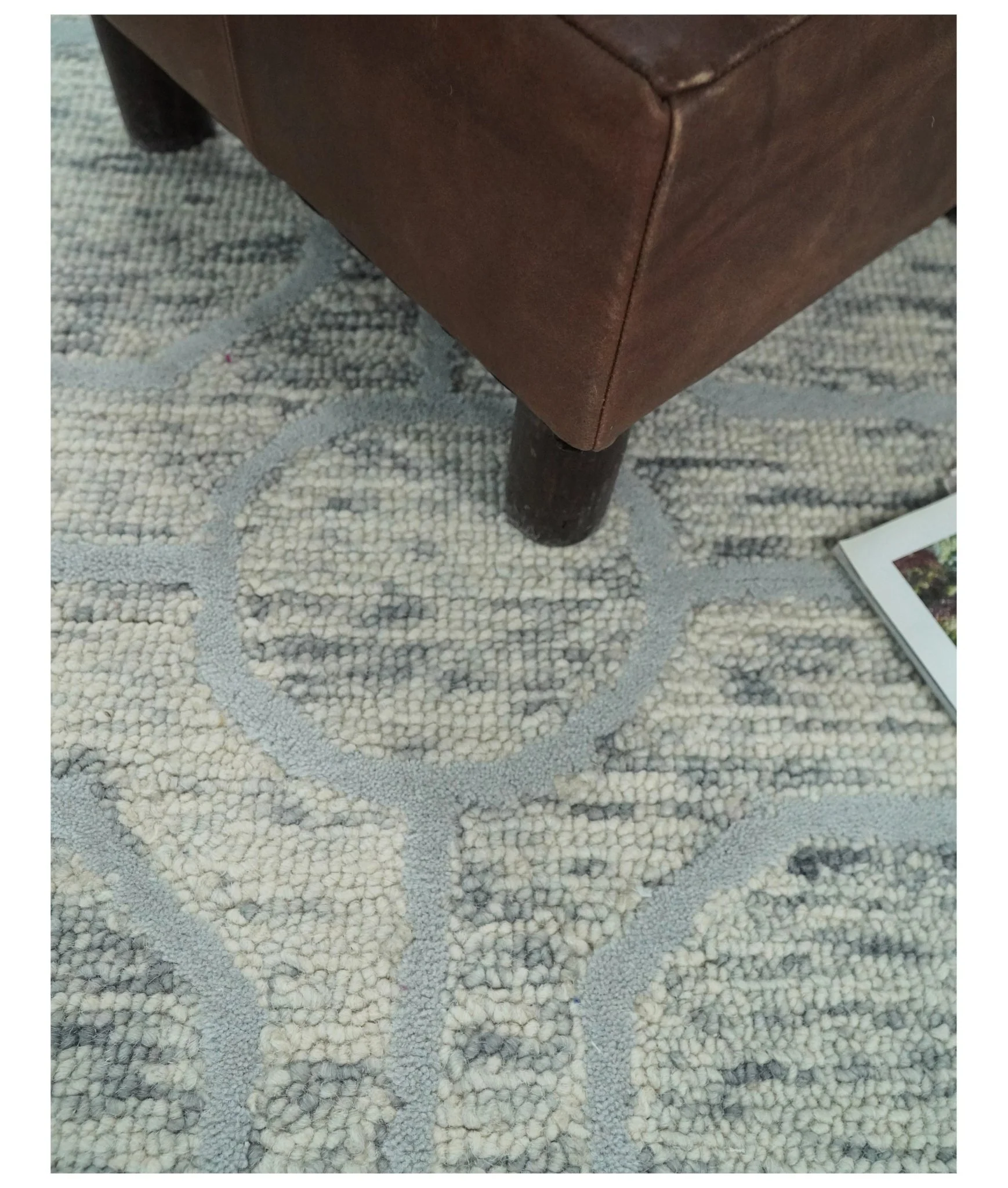Beige and Silver Hand Hooked Modern Wool Area Rug - Image 5