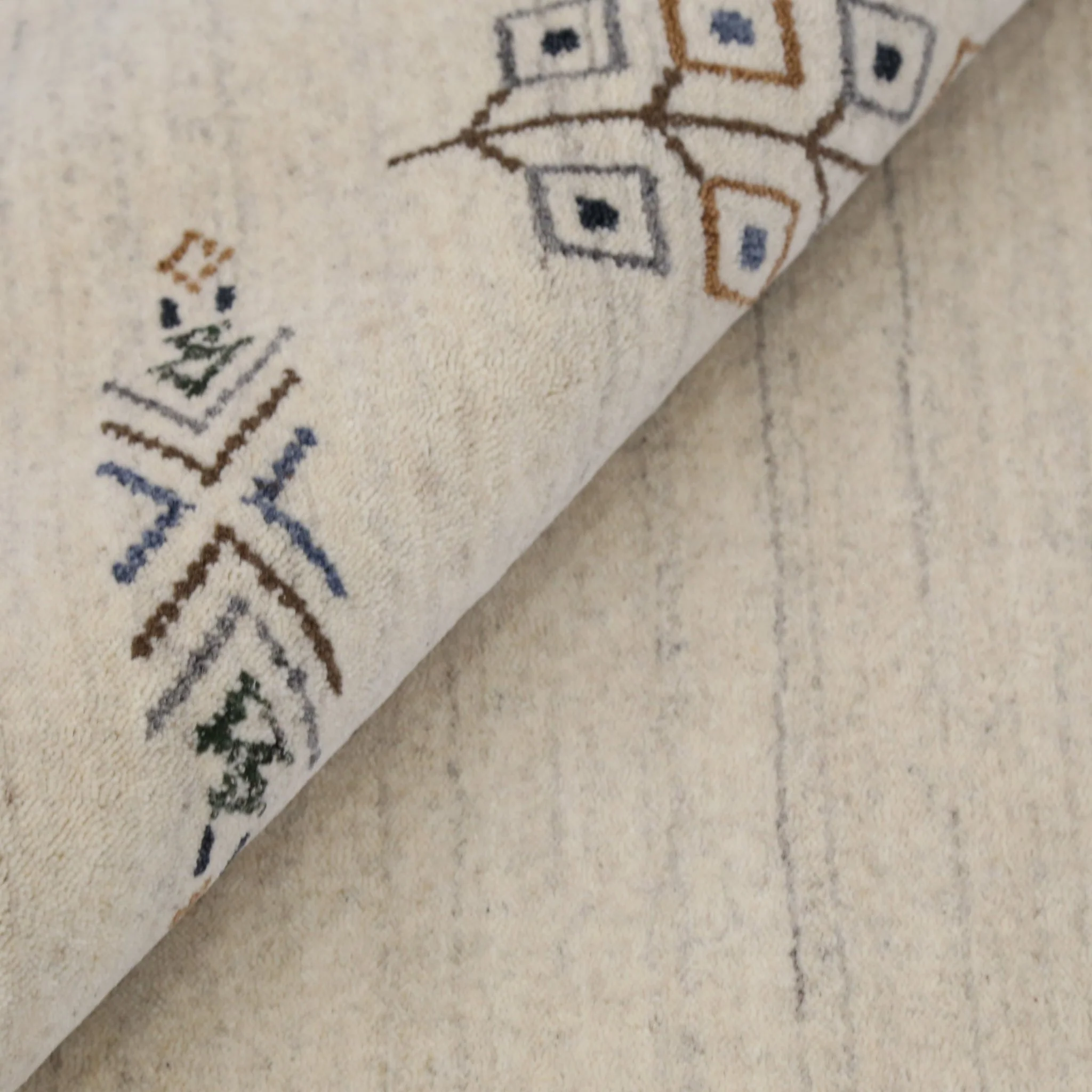 Beige Center Medallion Design Hand Loomed Wool Area Rug - Image 8