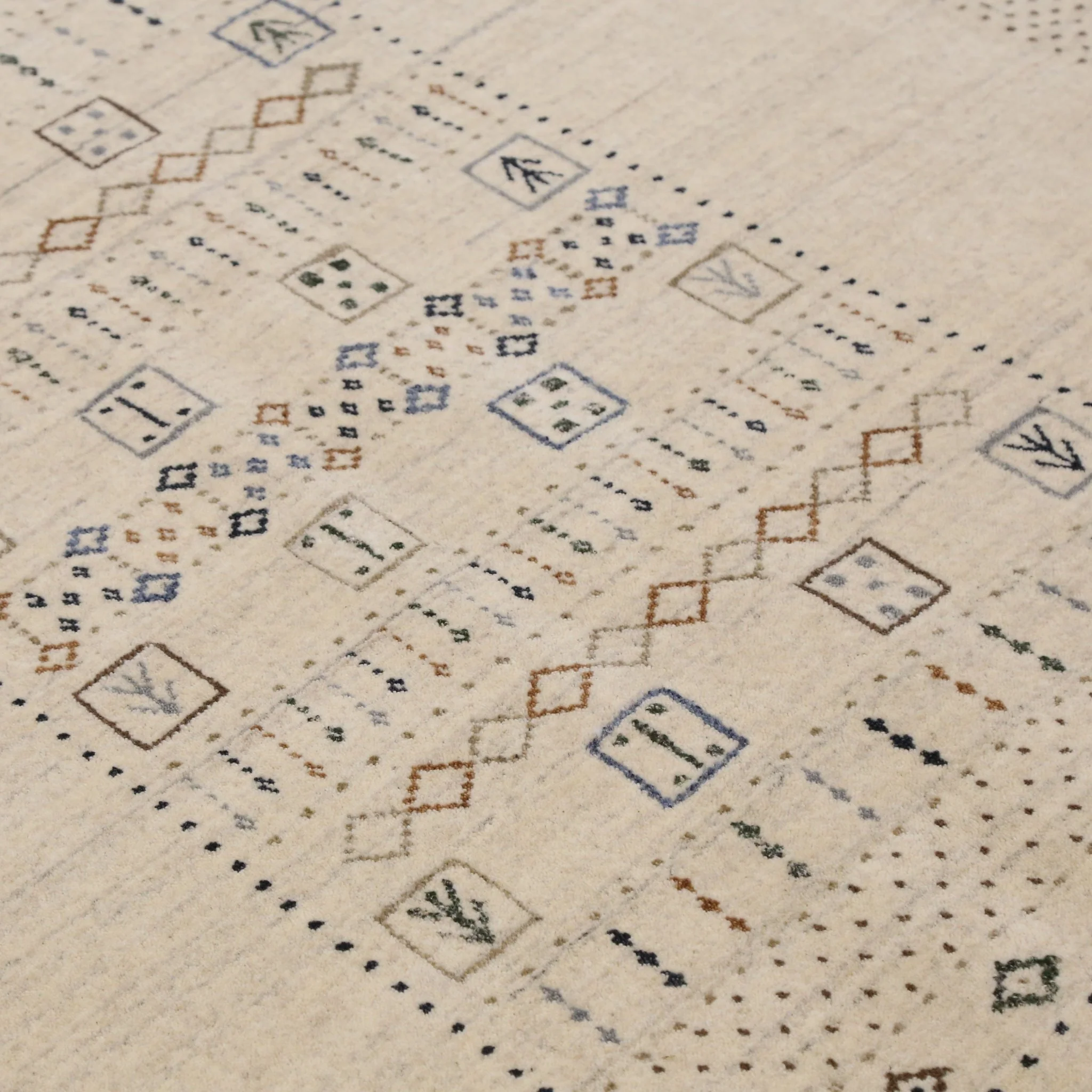 Beige Center Pattern Design Hand Loomed Wool Area Rug - Image 5