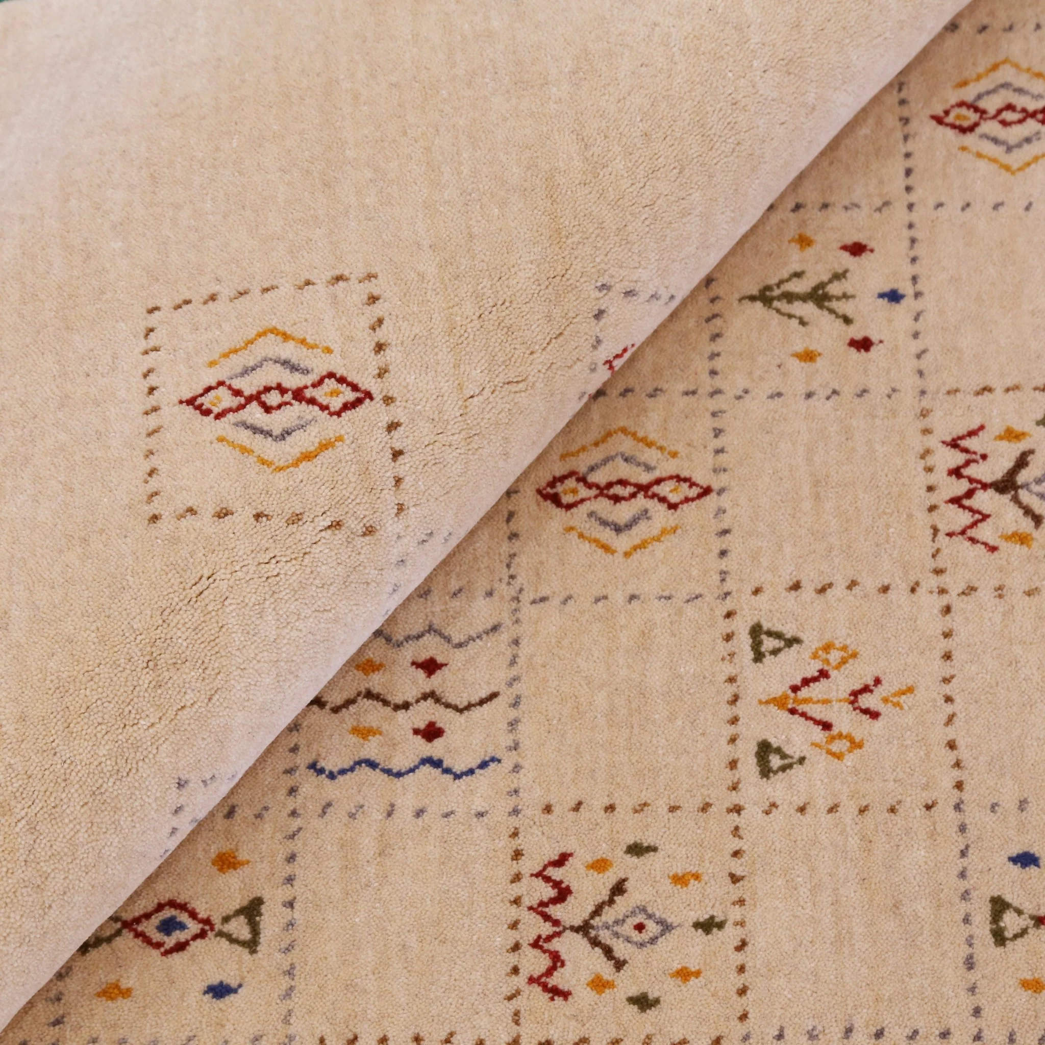 Beige Contemporary Tribal Design Hand Loomed Wool Rug - Image 4