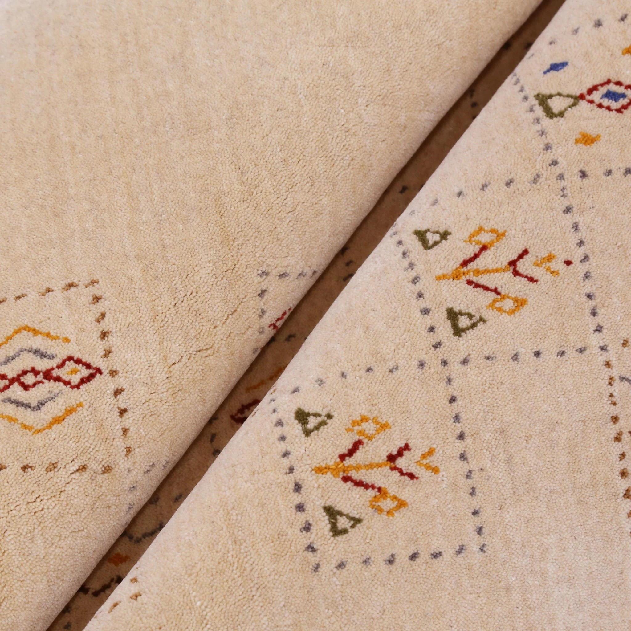 Beige Contemporary Tribal Design Hand Loomed Wool Rug - Image 6