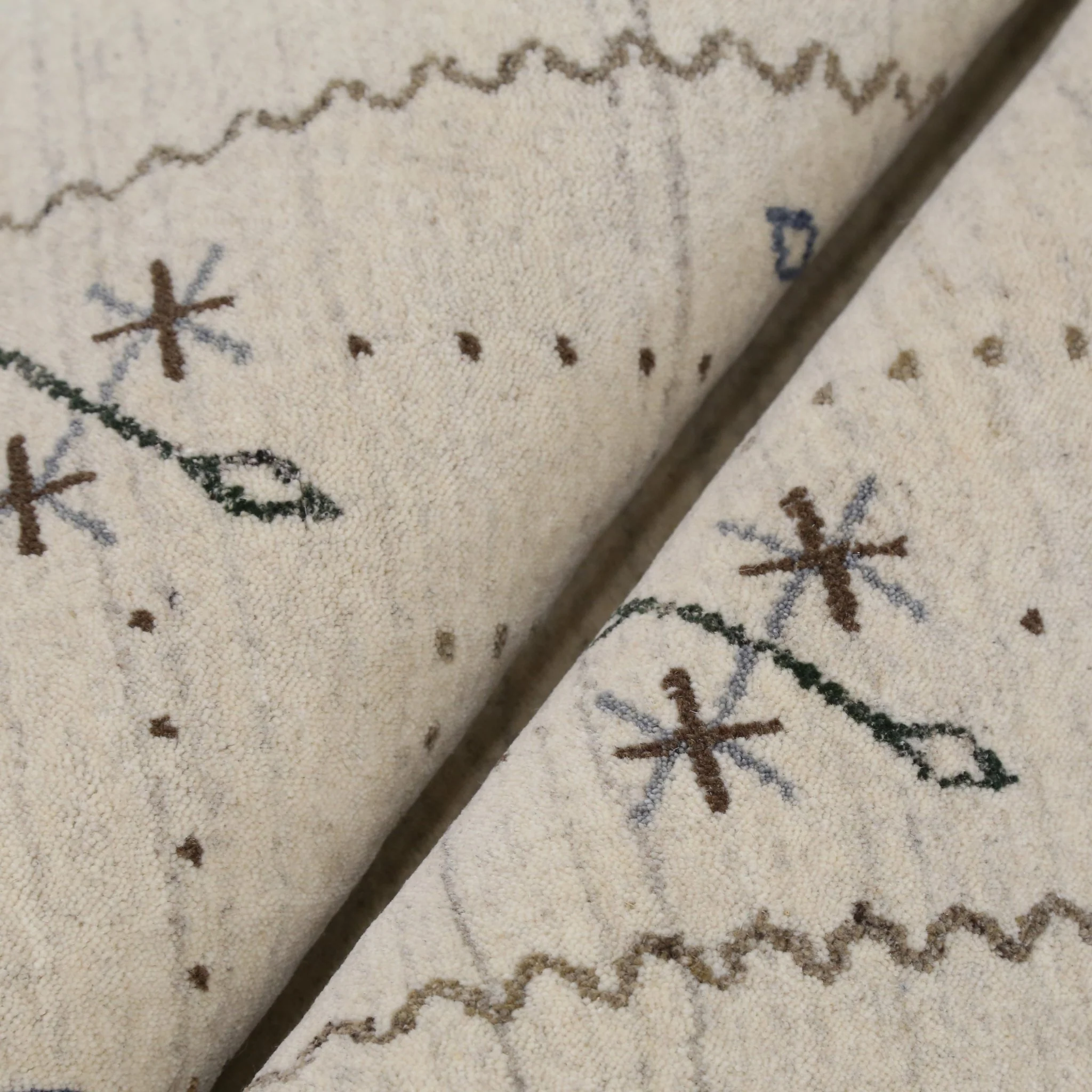 Beige Gabbeh Border Design Hand Loomed Wool Area Rug - Image 4