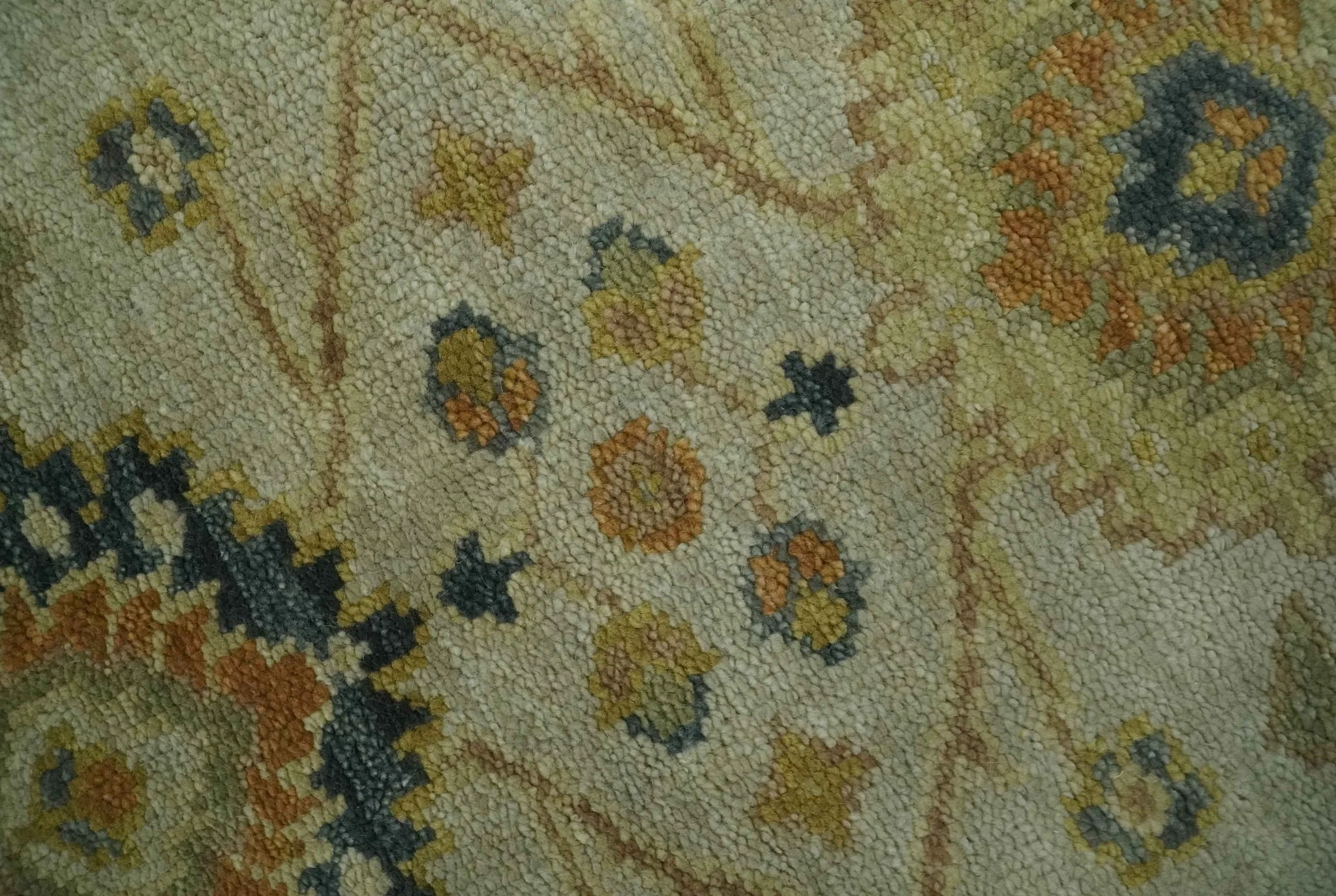 Beige and Gold 8x10 Traditional Oriental Oushak wool Rug - Image 4