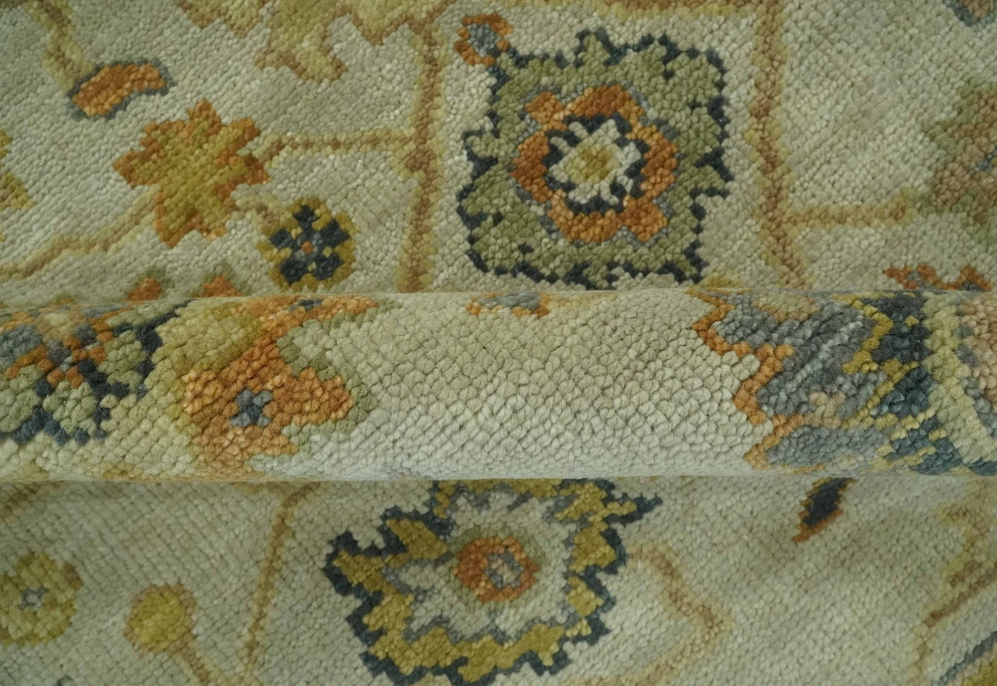Beige and Gold 8x10 Traditional Oriental Oushak wool Rug - Image 6
