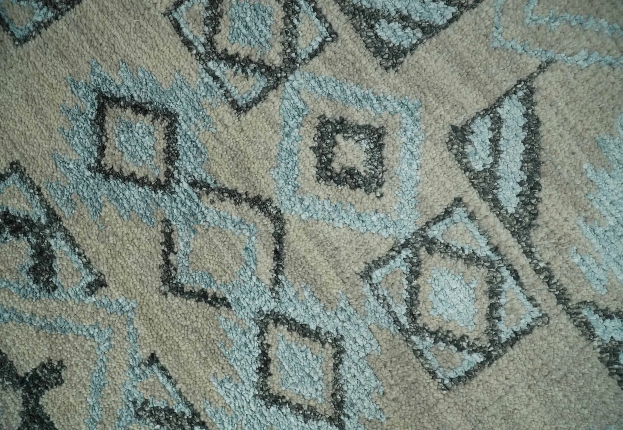 Beige, Silver and Charcoal Hand Knotted Traditional Mamluk design 5x8 wool Area Rug - Image 4