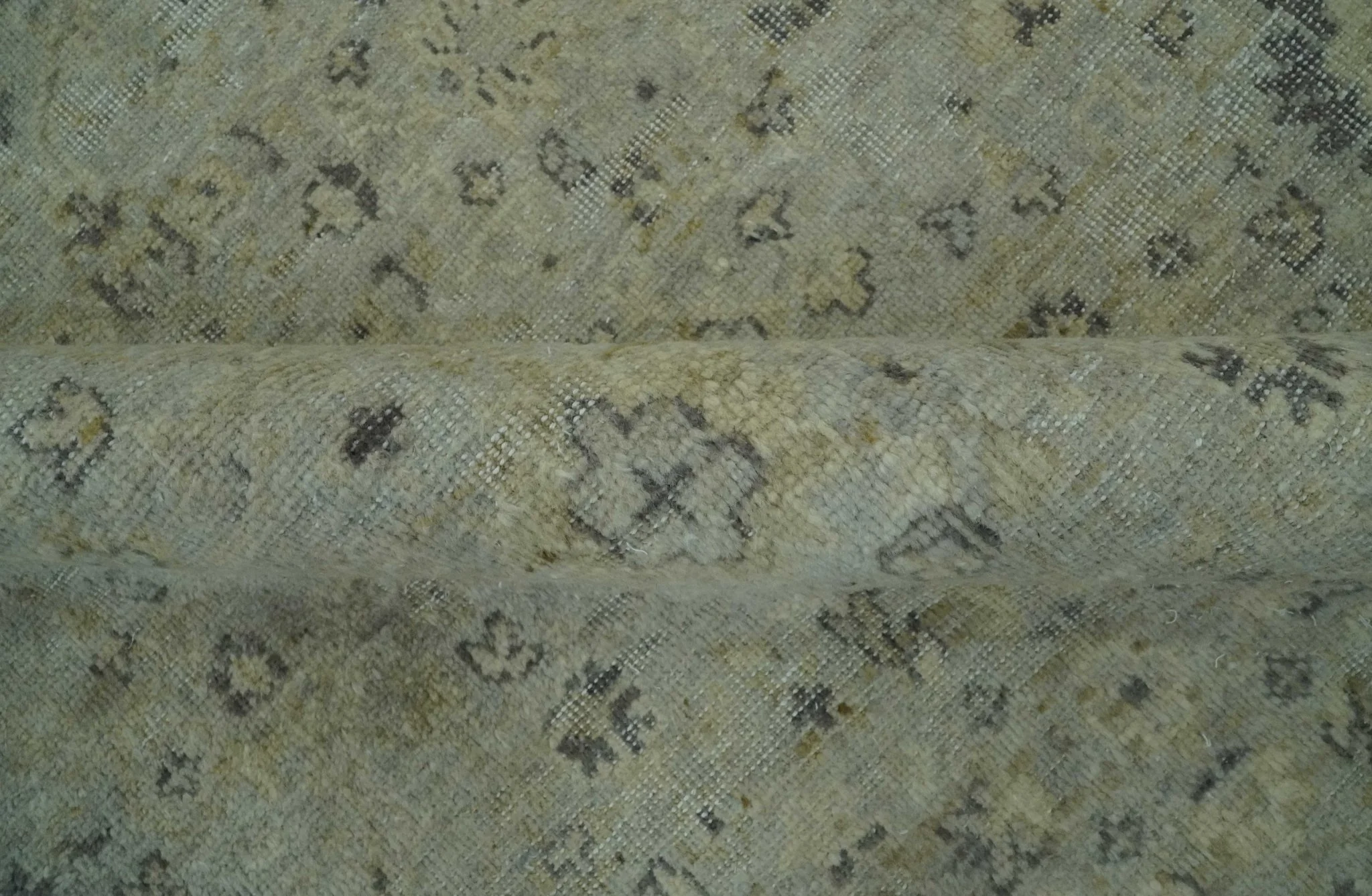 Distress Finished Beige, Silver and Charcoal 8x10 Traditional Wool Rug - Image 7