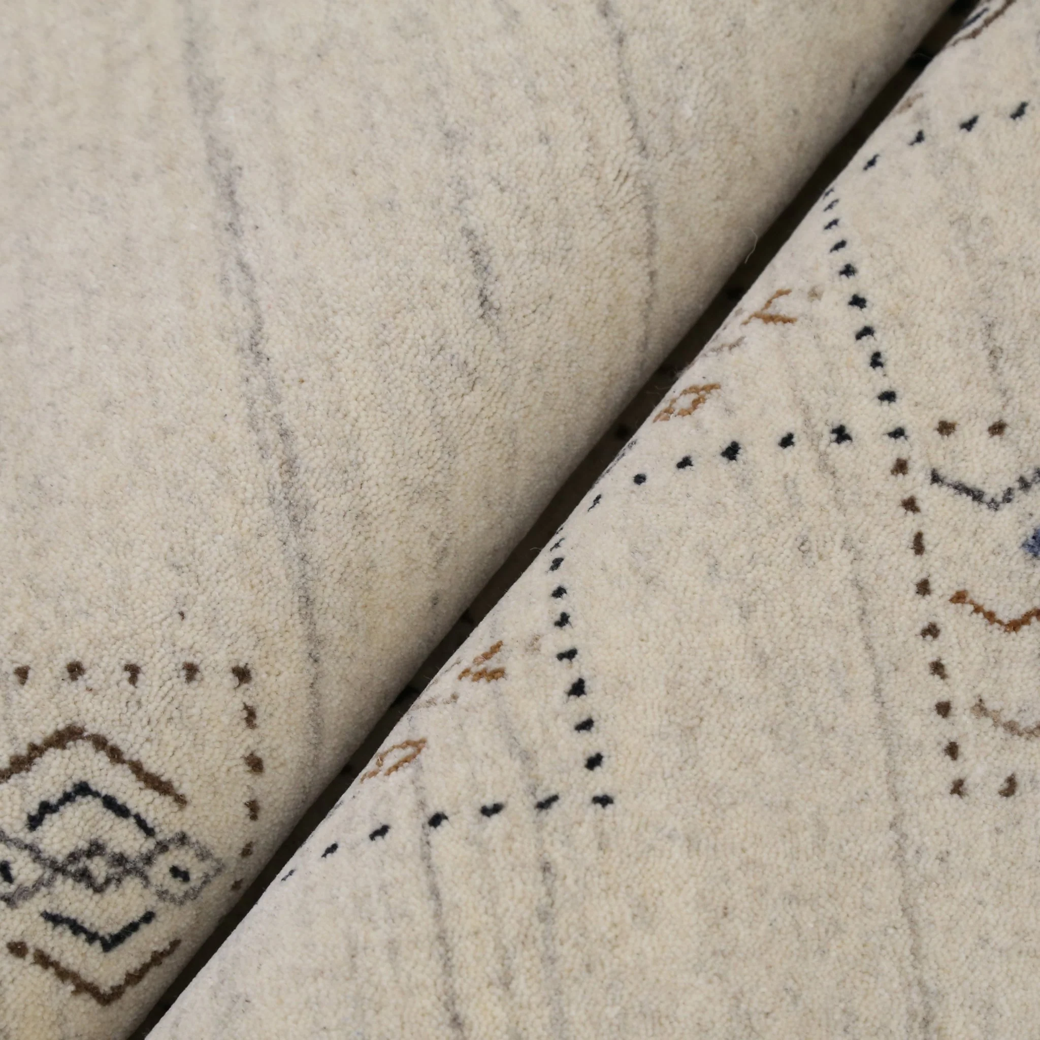 Beige Tribal Design Hand Loomed Wool Area Rug - Image 10