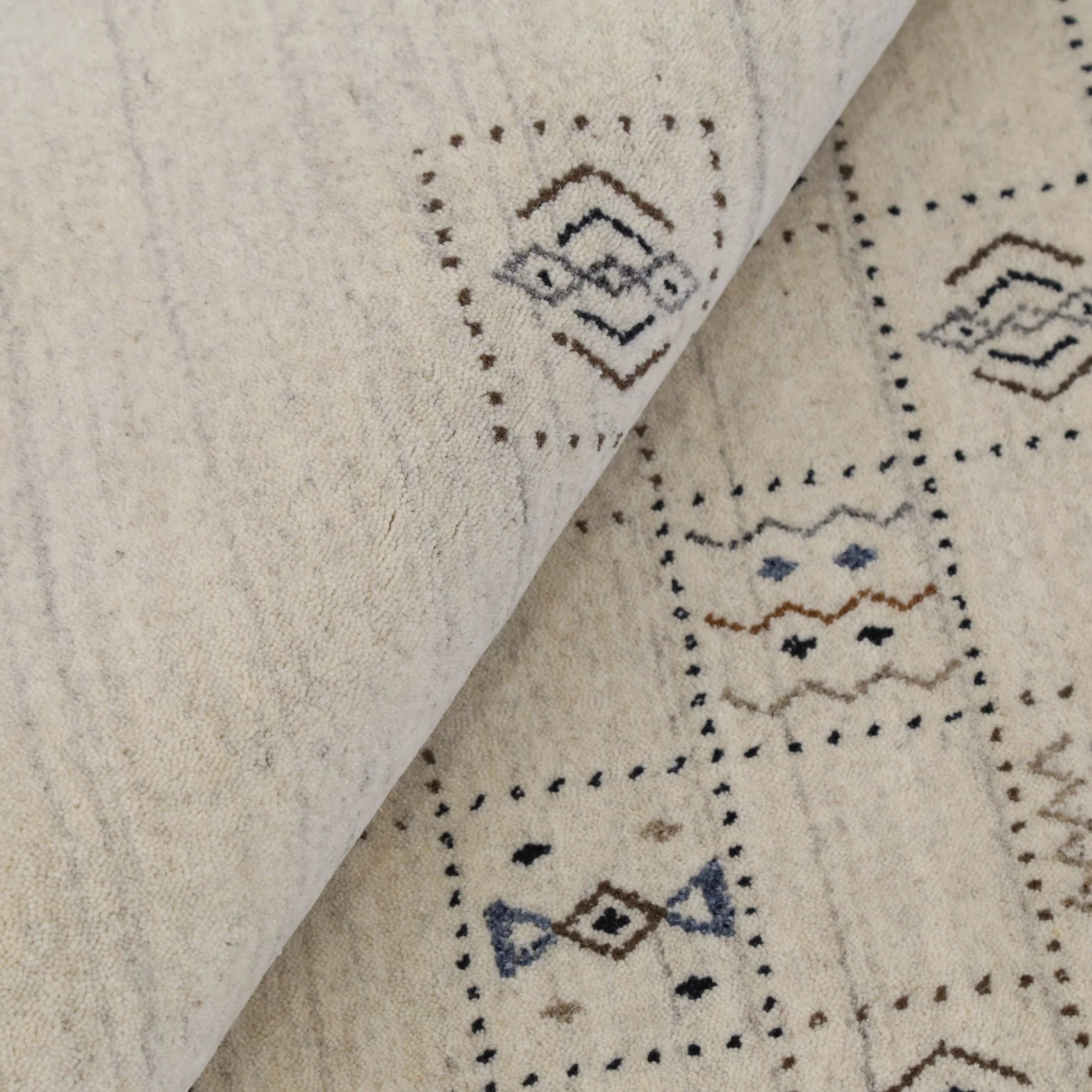 Beige Tribal Design Hand Loomed Wool Area Rug - Image 3