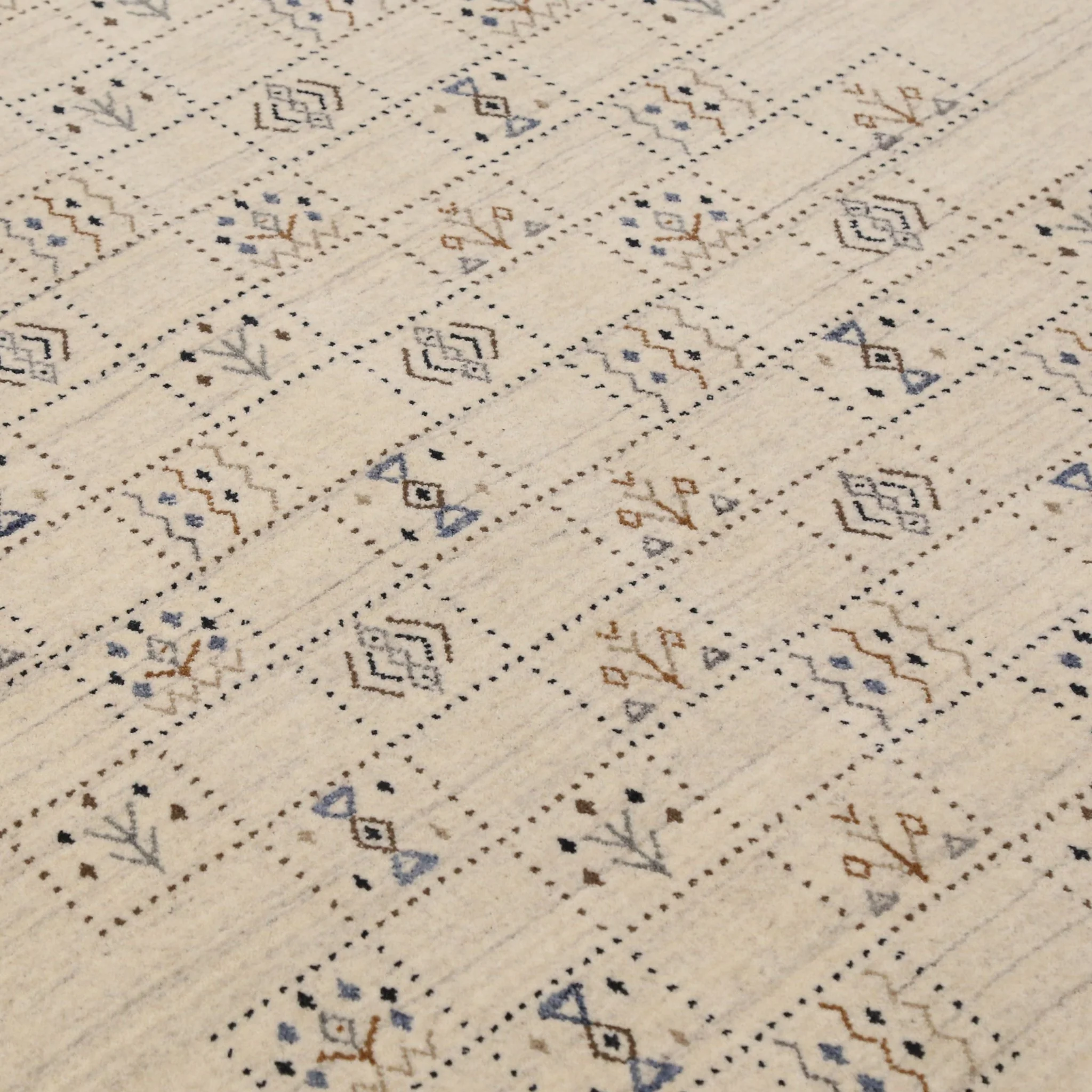 Beige Tribal Design Hand Loomed Wool Area Rug - Image 8