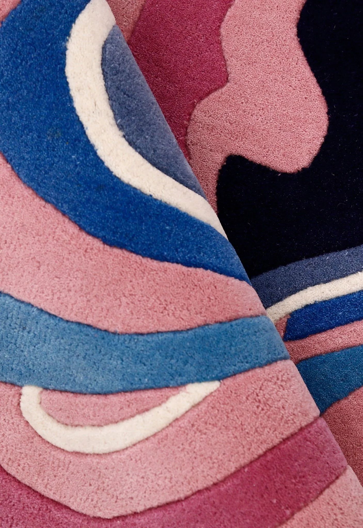 Berry Ripple Blue And Pink Hand Tufted 4x6 Wool Area Rug - Image 4