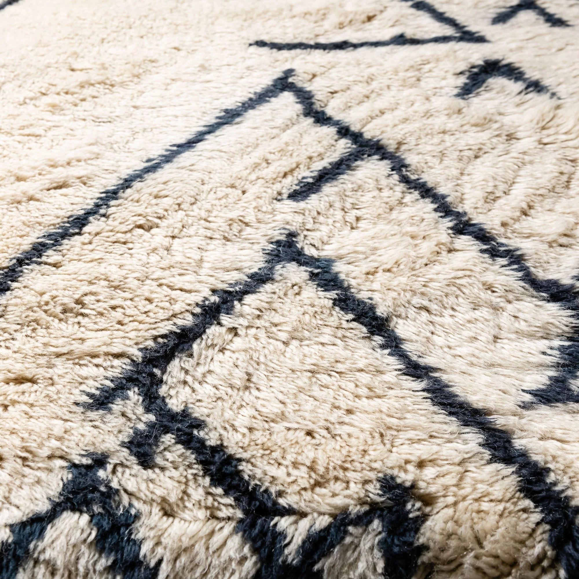 Black And Beige Contemporary Moroccan Hand Knotted 5x8 Wool Rug - Image 3