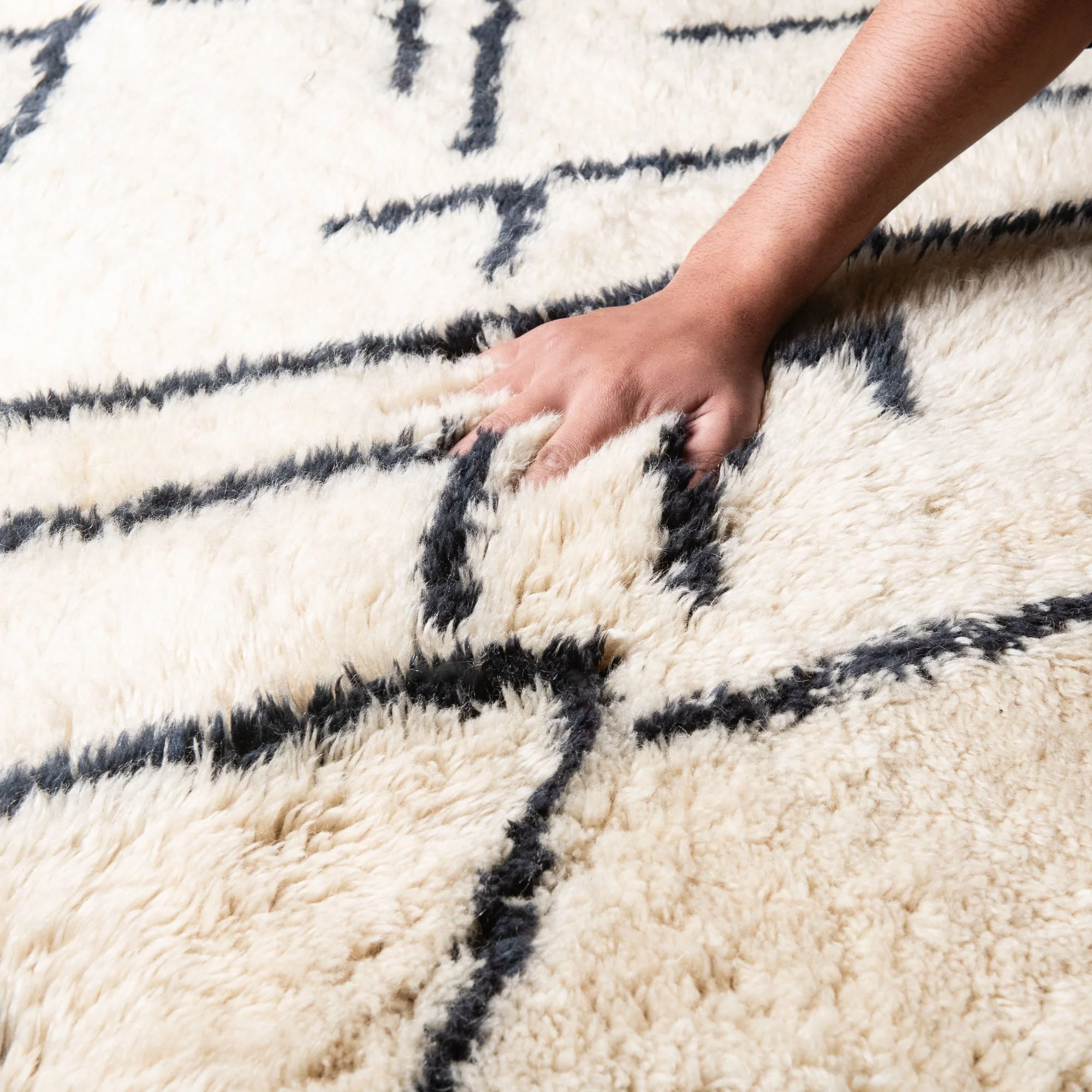 Black And Beige Contemporary Moroccan Hand Knotted 5x8 Wool Rug - Image 7