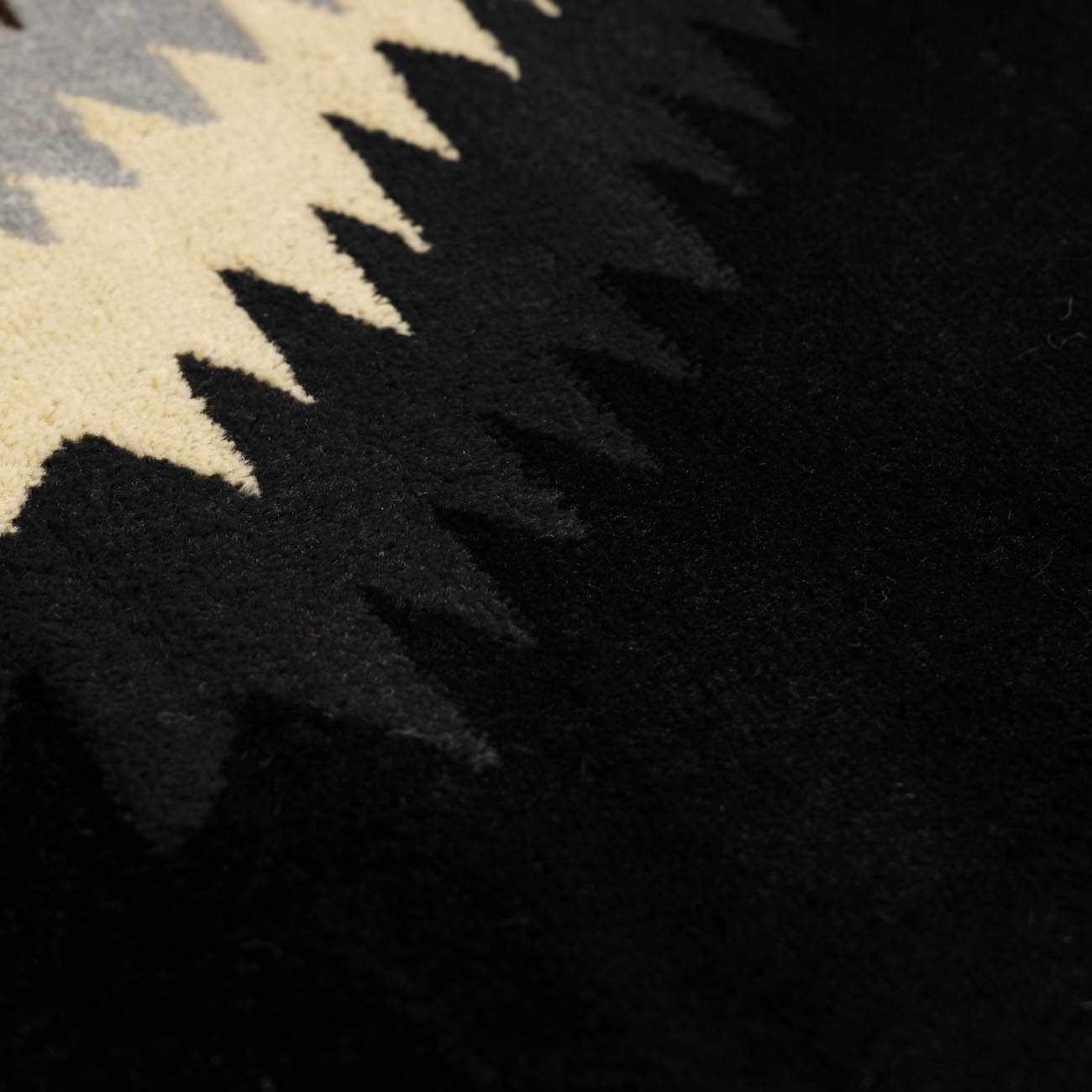 Midpines Black And Beige Southwestern Design Area Rug - Image 12