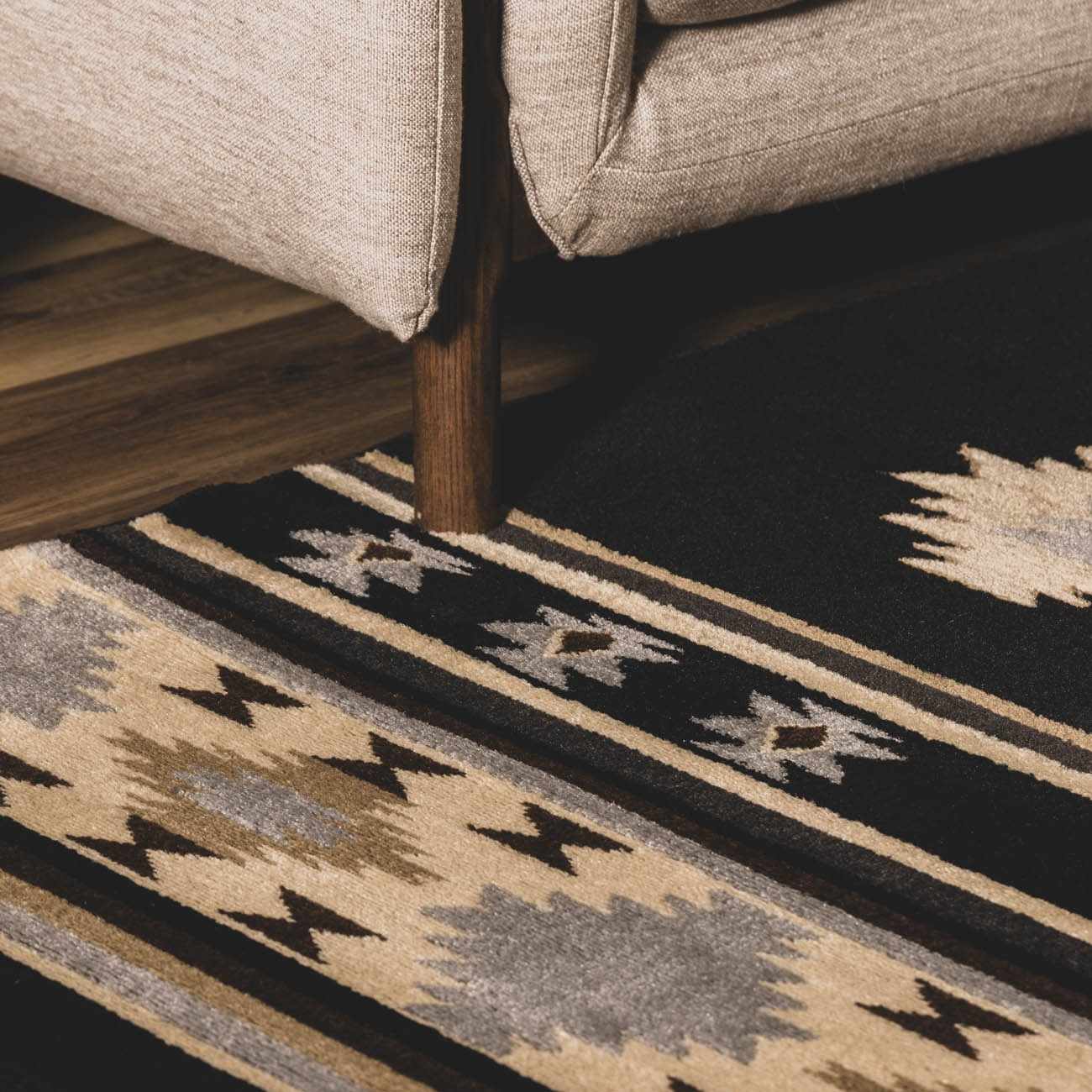 Midpines Black And Beige Southwestern Design Area Rug - Image 4