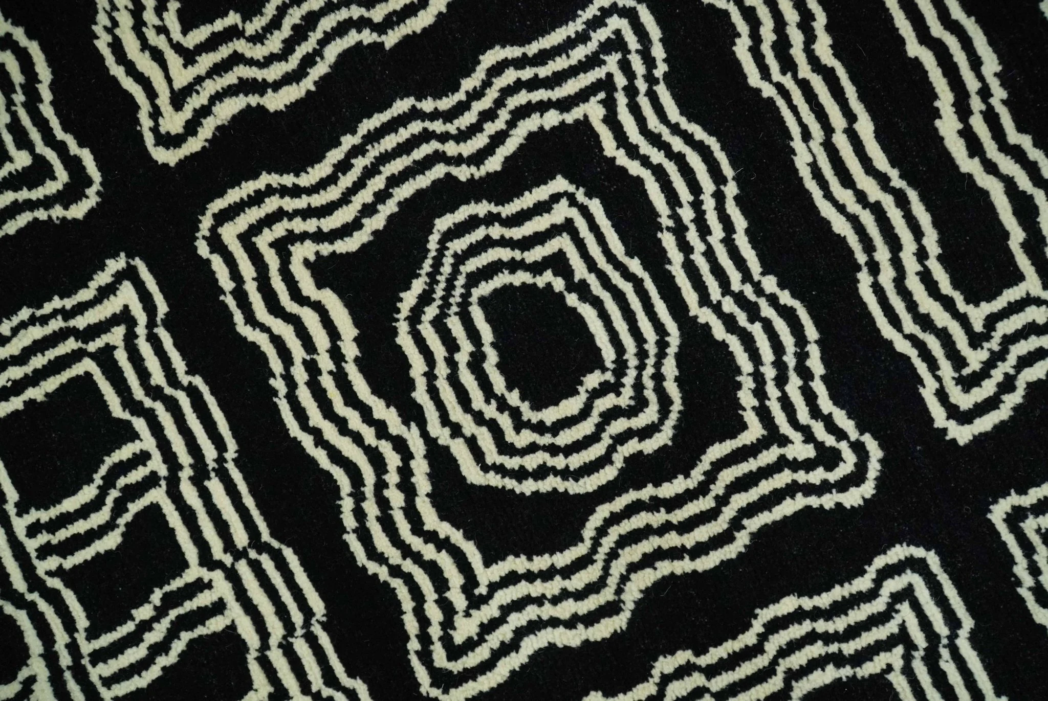 Modern Geometrical Square design Black and Ivory 5x8 Hand loom wool area Rug - Image 4
