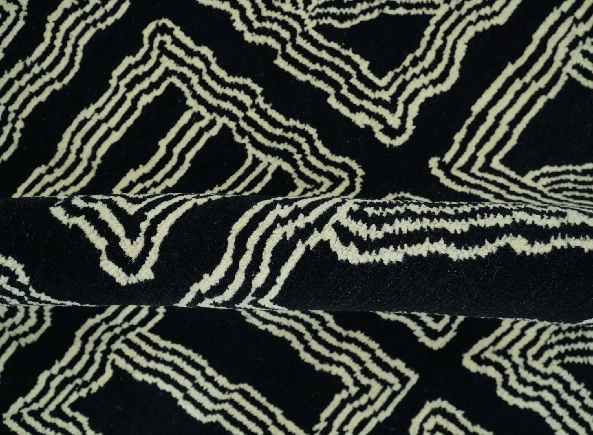 Modern Geometrical Square design Black and Ivory 5x8 Hand loom wool area Rug - Image 6