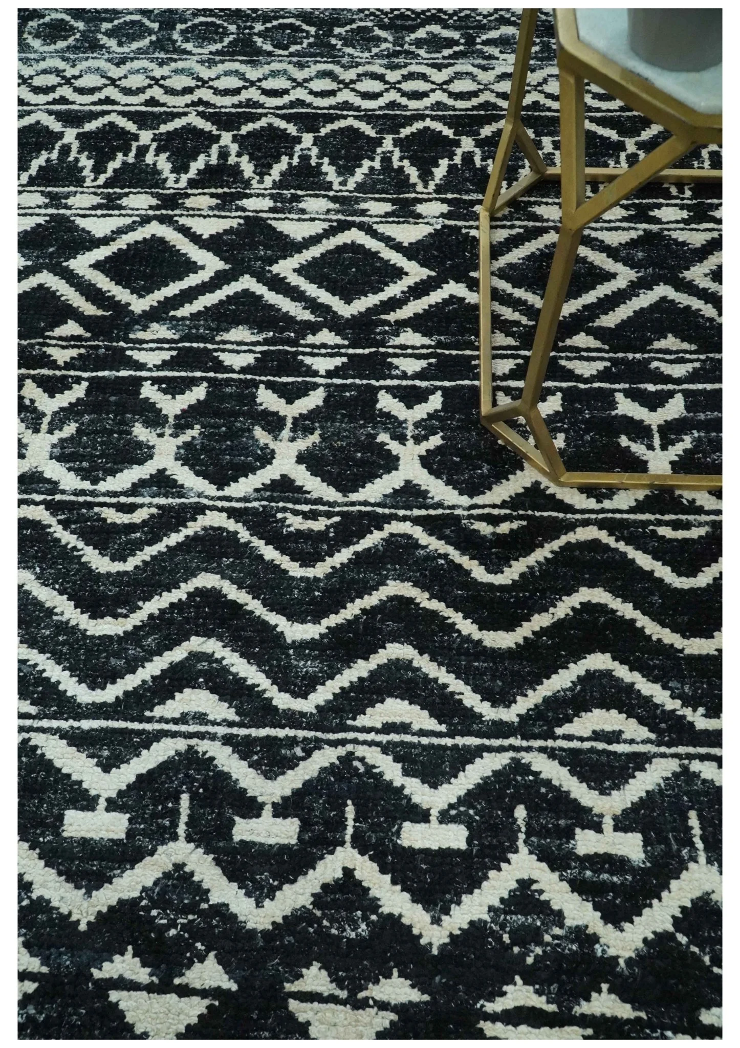 5.6x8.6 Black and Ivory Hand Knotted Southwestern Tribal Trellis wool Area Rug - Image 2