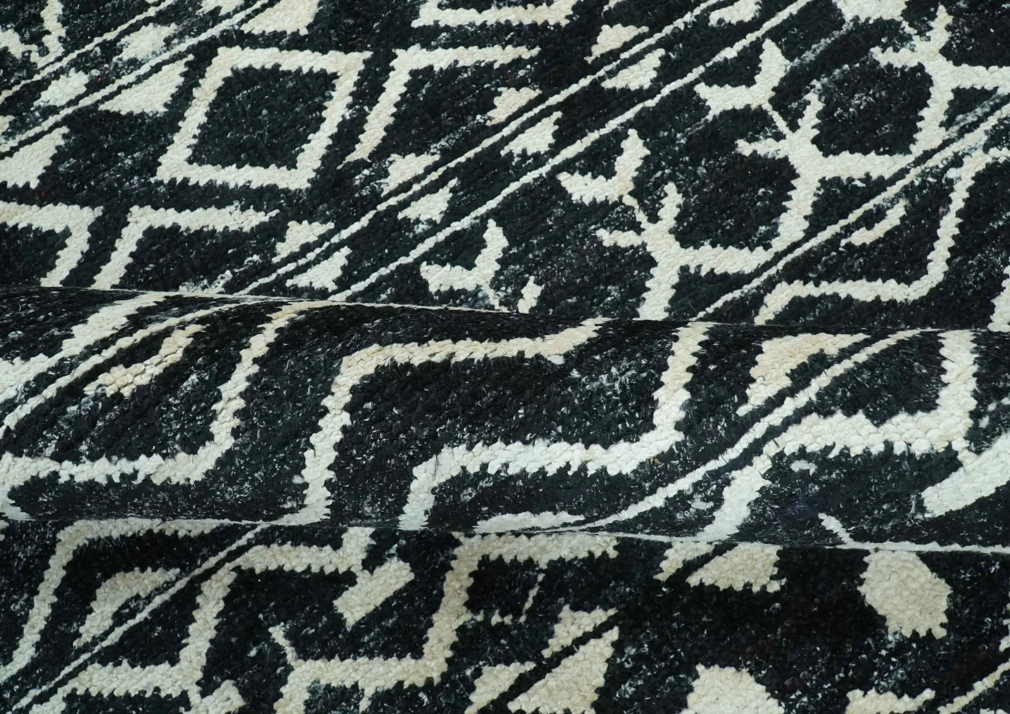 5.6x8.6 Black and Ivory Hand Knotted Southwestern Tribal Trellis wool Area Rug - Image 6