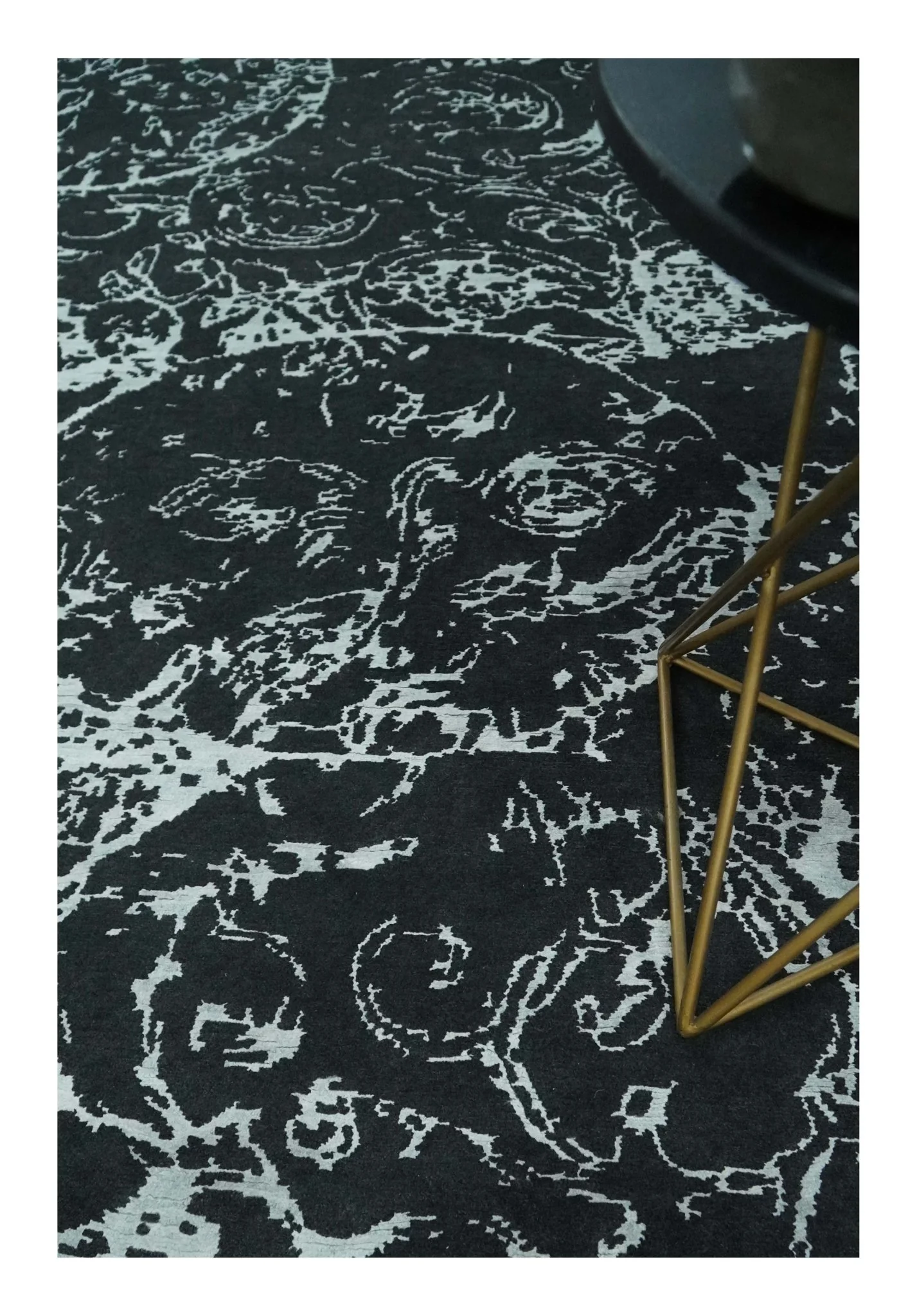 Modern Abstract Black and Silver Hand Knotted 6x9 Wool and Bamboo silk Area Rug - Image 4