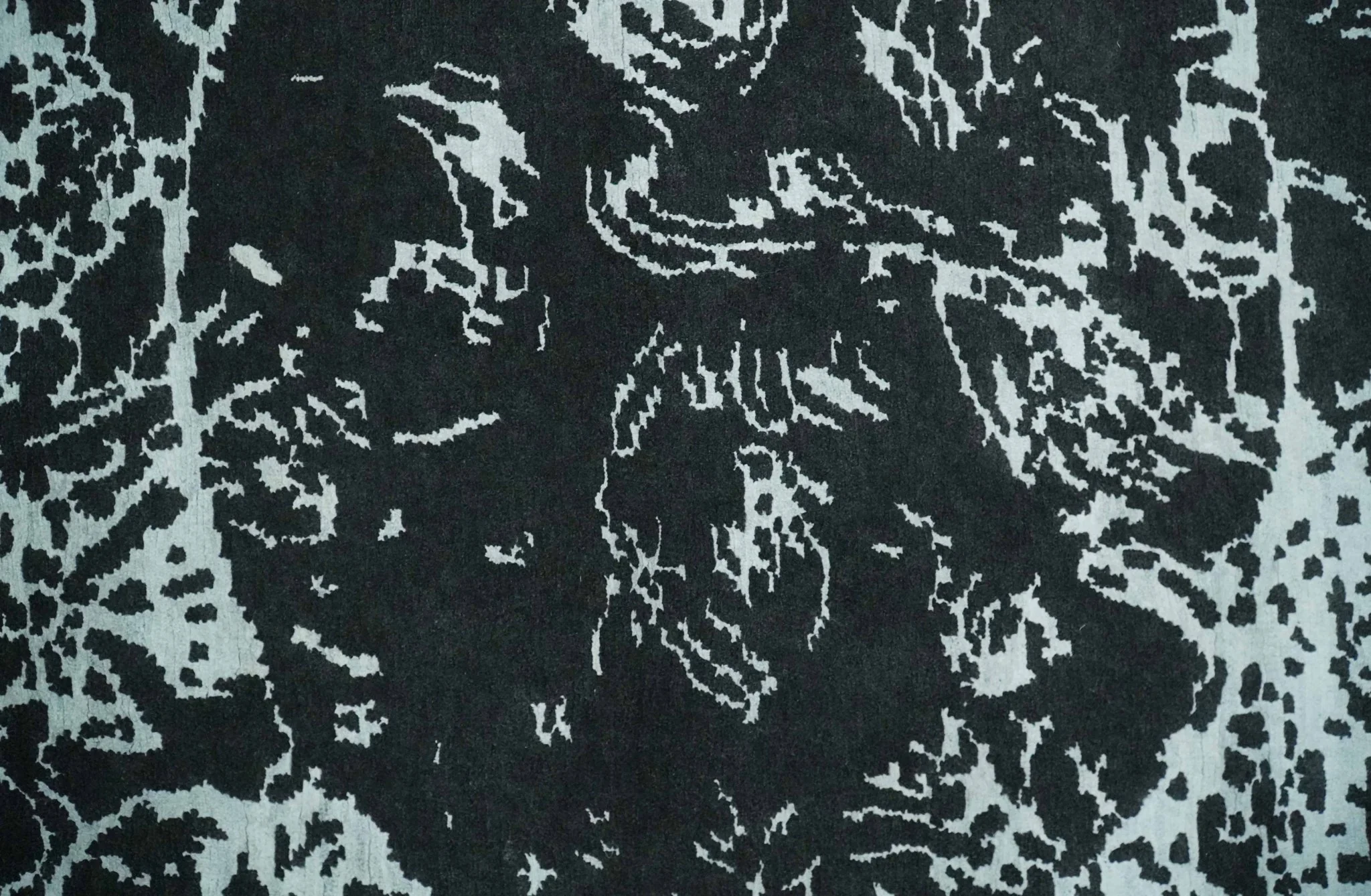 Modern Abstract Black and Silver Hand Knotted 6x9 Wool and Bamboo silk Area Rug - Image 5