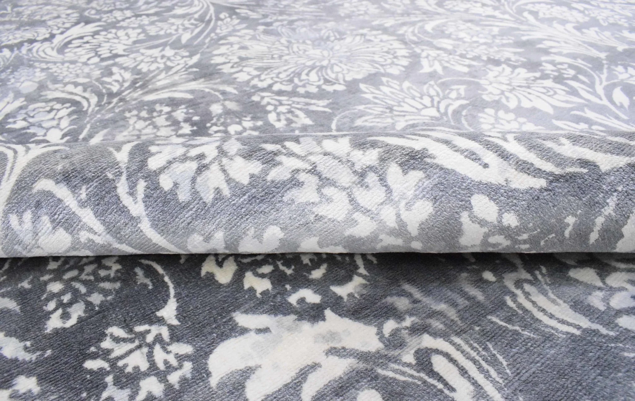 5x8 Blue and Silver Handmade Area Rug Made With Fine Viscose - Image 10