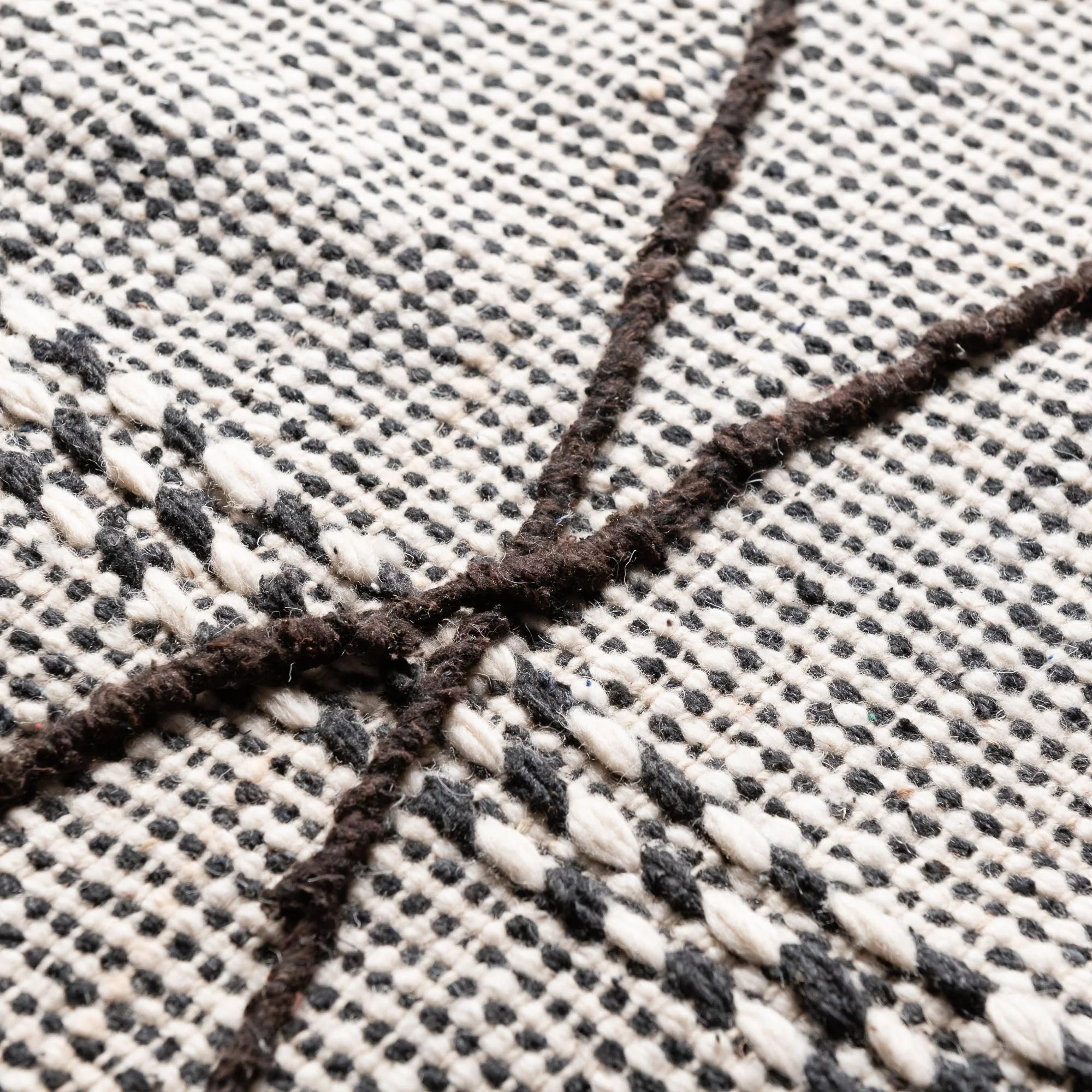 Black And White Contemporary Moroccan Hand Knotted 5x8.7 Wool Rug - Image 3