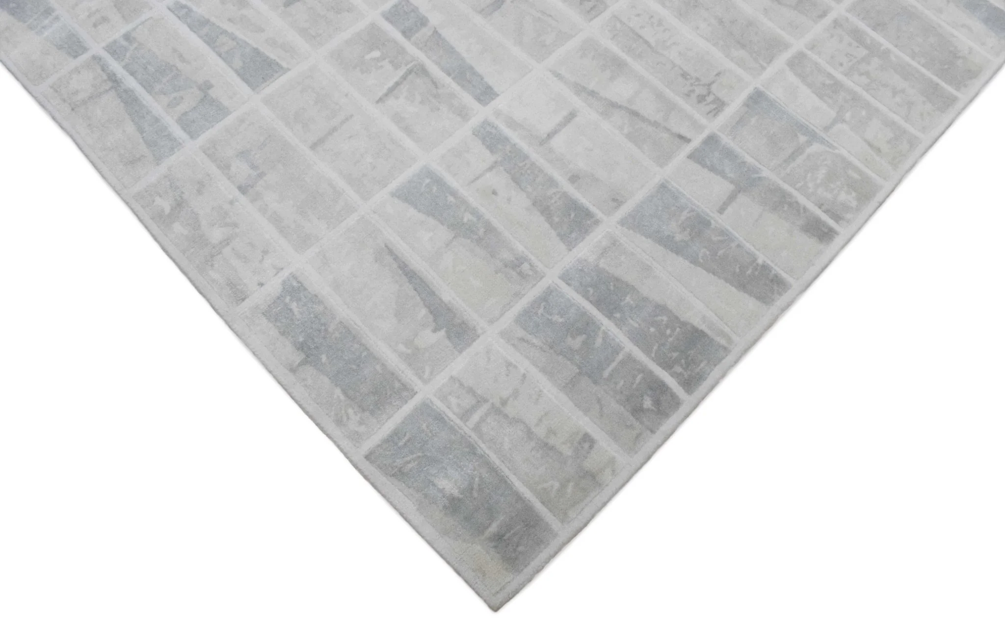 Ivory and White Handmade Area Rug Made With Fine Viscose - Image 5