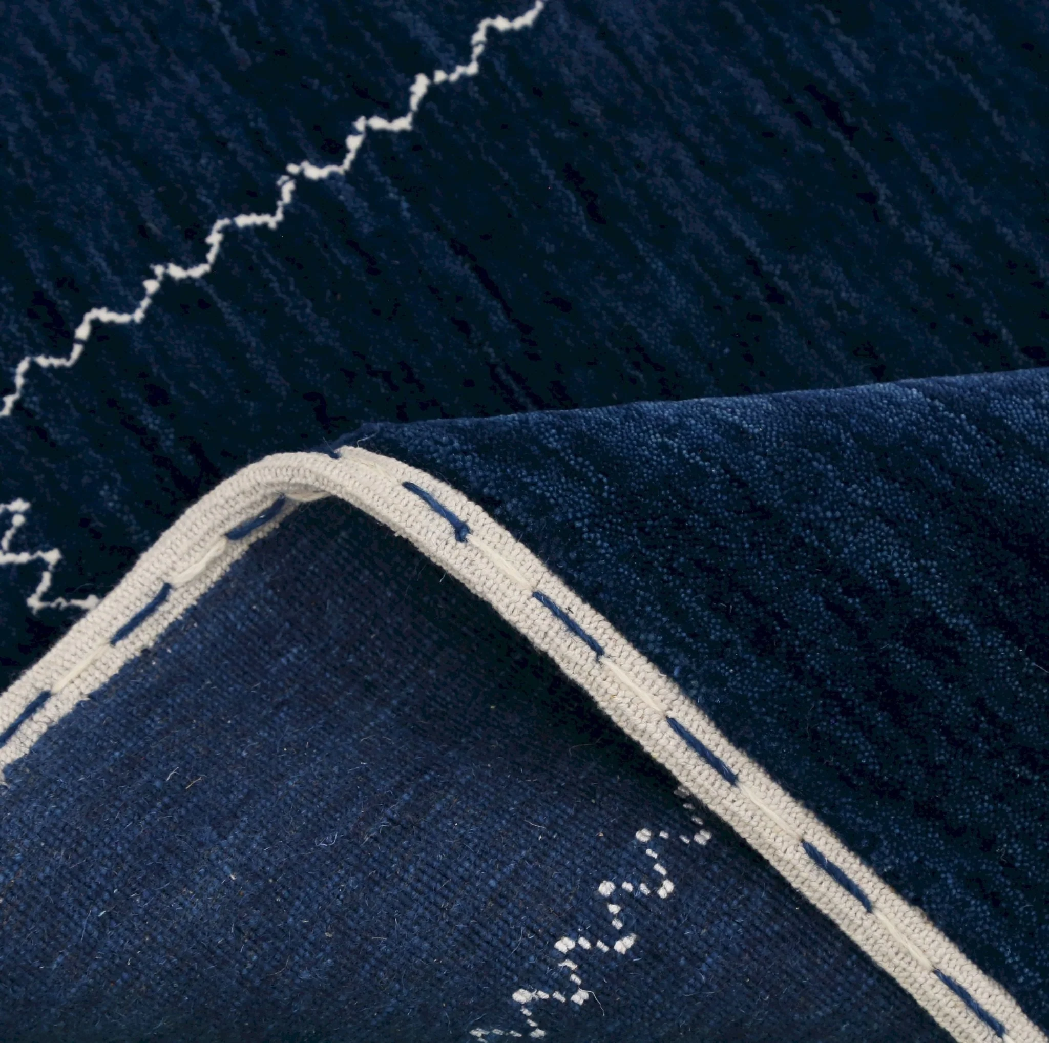 Blue And White Modern Design Hand Loomed Wool Area Rug - Image 10