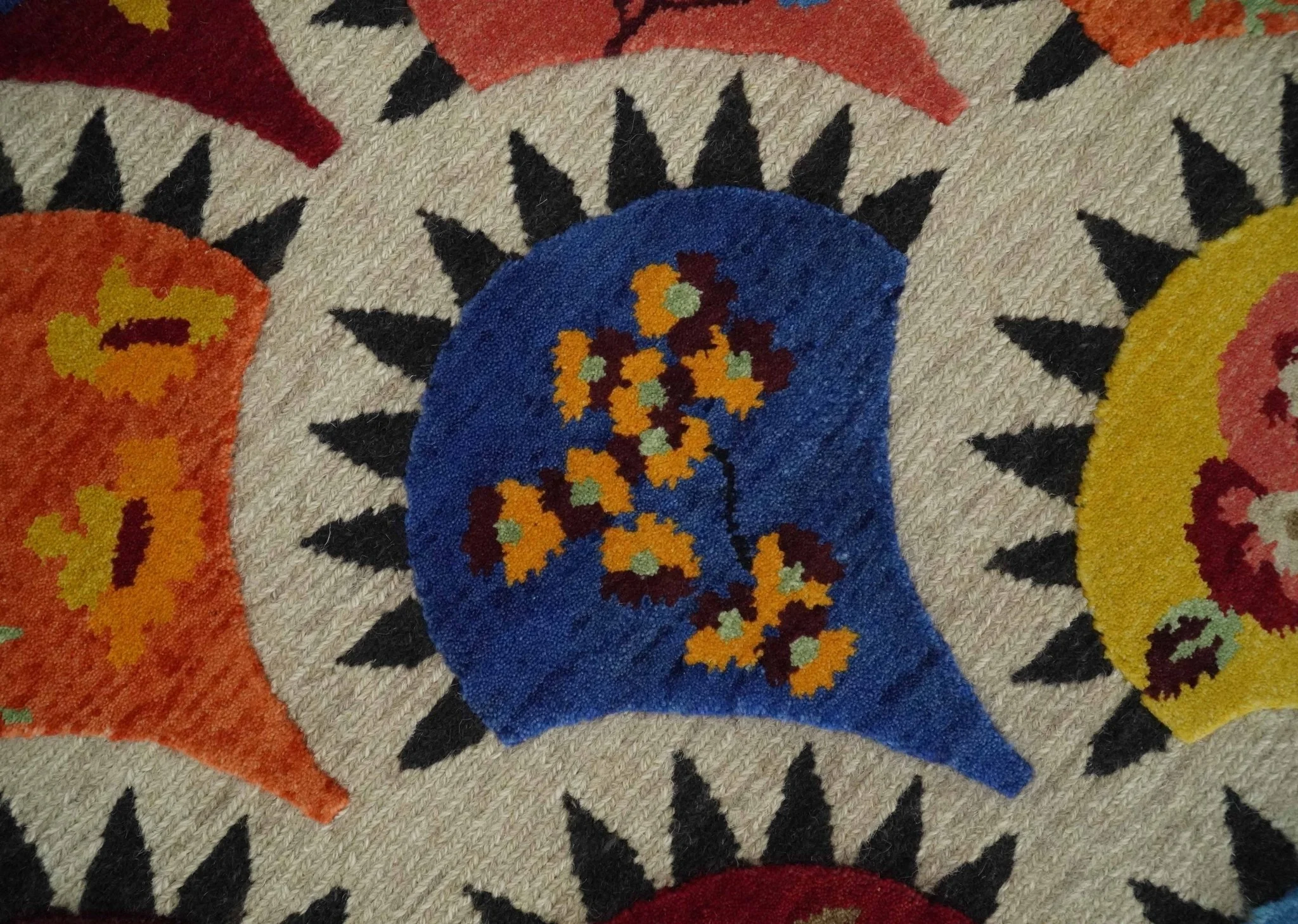 5x7 Flatwoven Soumak Brown and Ivory with multicolor Wool Hand Woven Floral Design Rug | KNT21 - Image 4