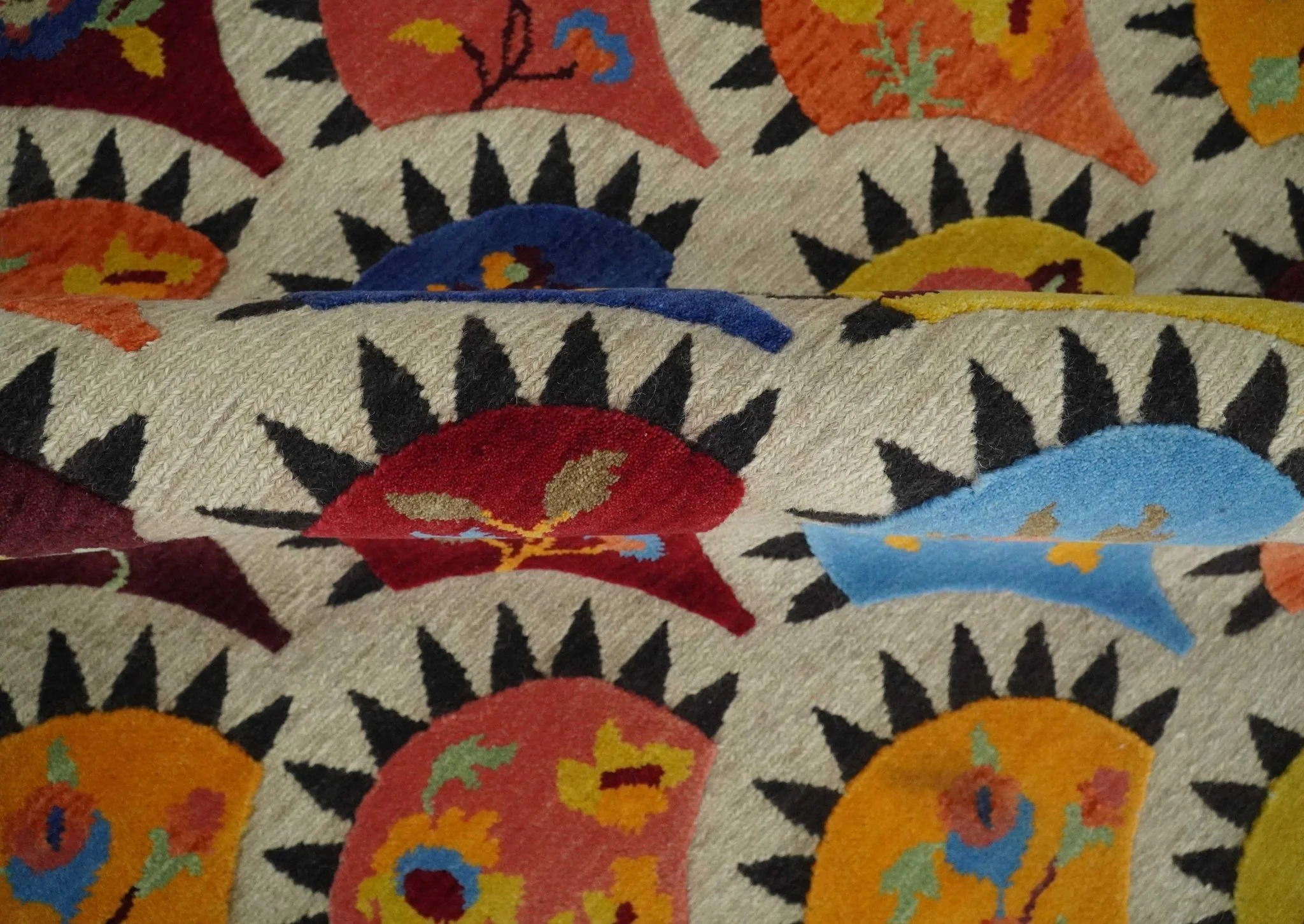 5x7 Flatwoven Soumak Brown and Ivory with multicolor Wool Hand Woven Floral Design Rug | KNT21 - Image 7