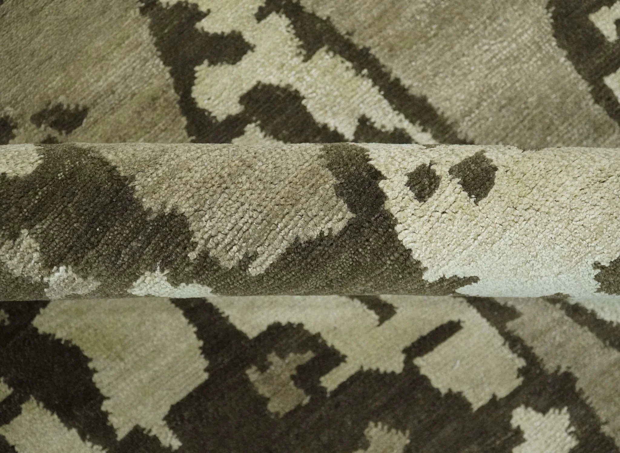 Modern Abstract Brownish - Green and Ivory Hand loom 6x9 wool and Art Silk Area Rug - Image 7