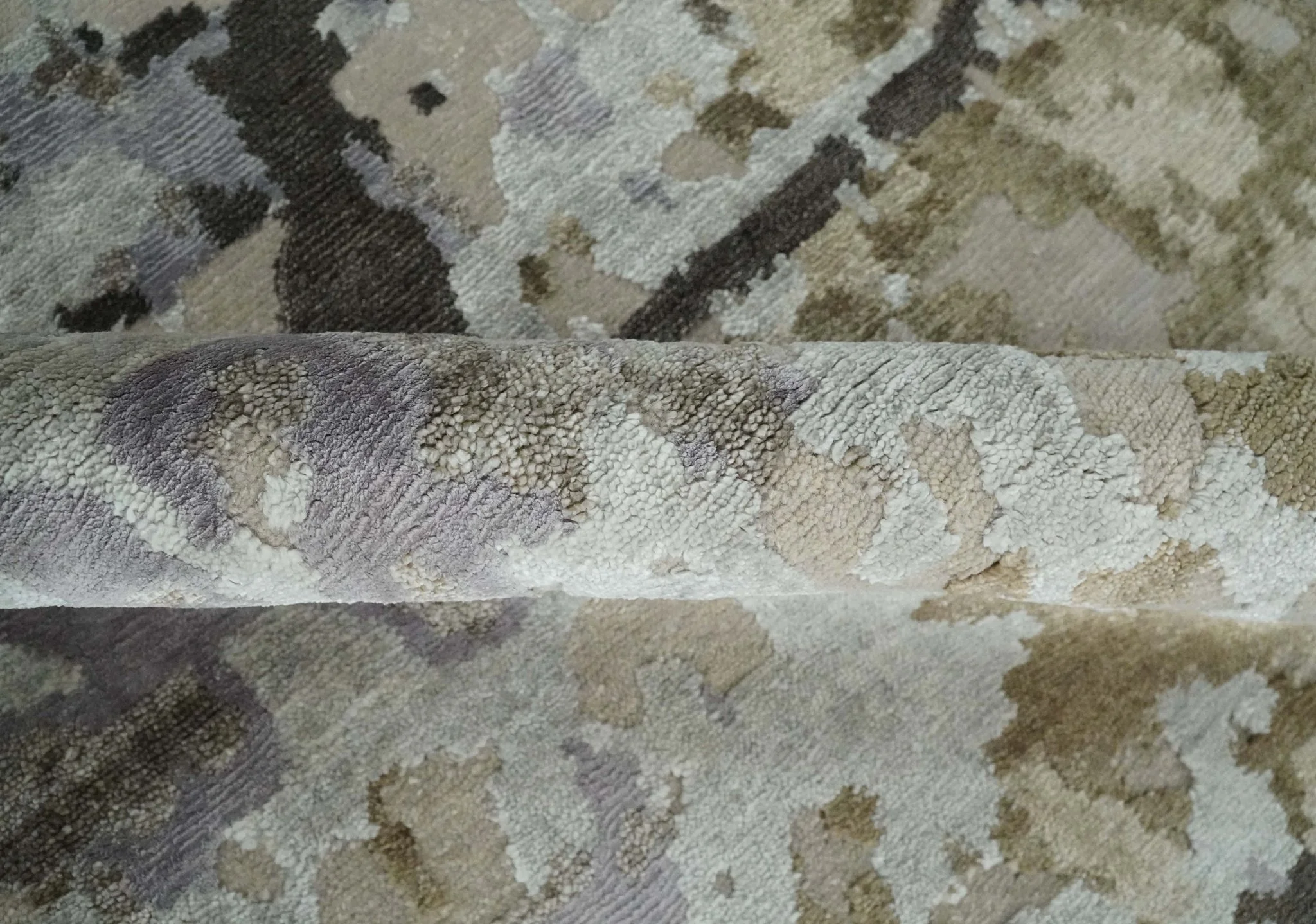 Premium Hand knotted Camel, Silver, Olive and Charcoal modern Abstract wool and Silk Blended 8x10 Area Rug - Image 7