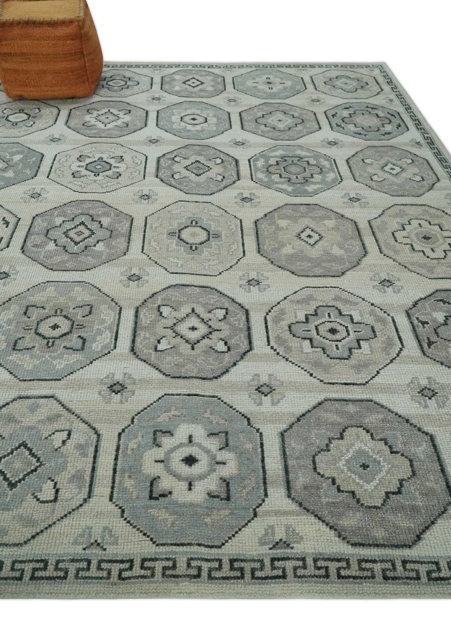 8x10 Hand Knotted Silver, Beige and Gray Traditional Low Pile Area Rug - Image 3