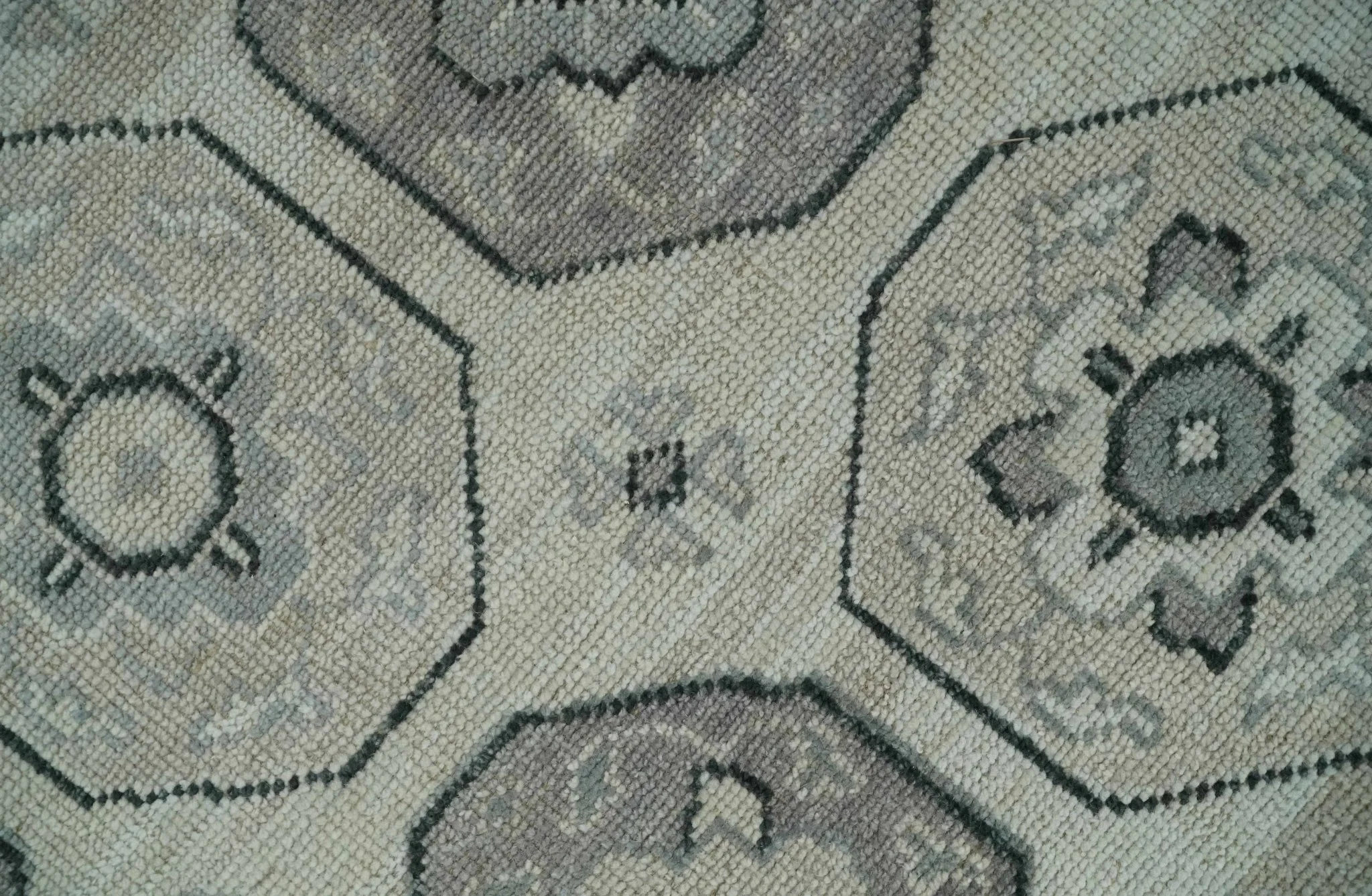 8x10 Hand Knotted Silver, Beige and Gray Traditional Low Pile Area Rug - Image 4
