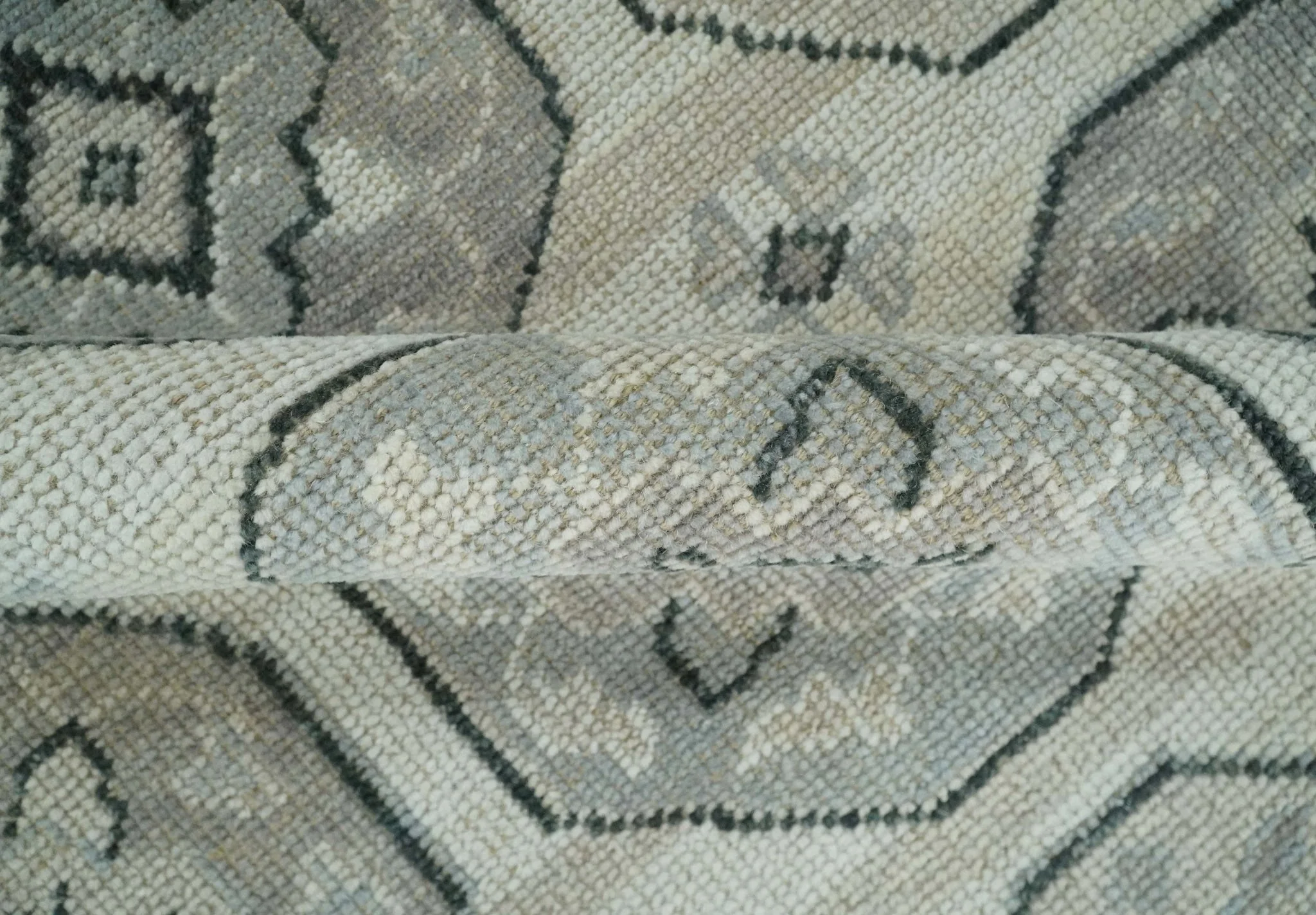 8x10 Hand Knotted Silver, Beige and Gray Traditional Low Pile Area Rug - Image 7