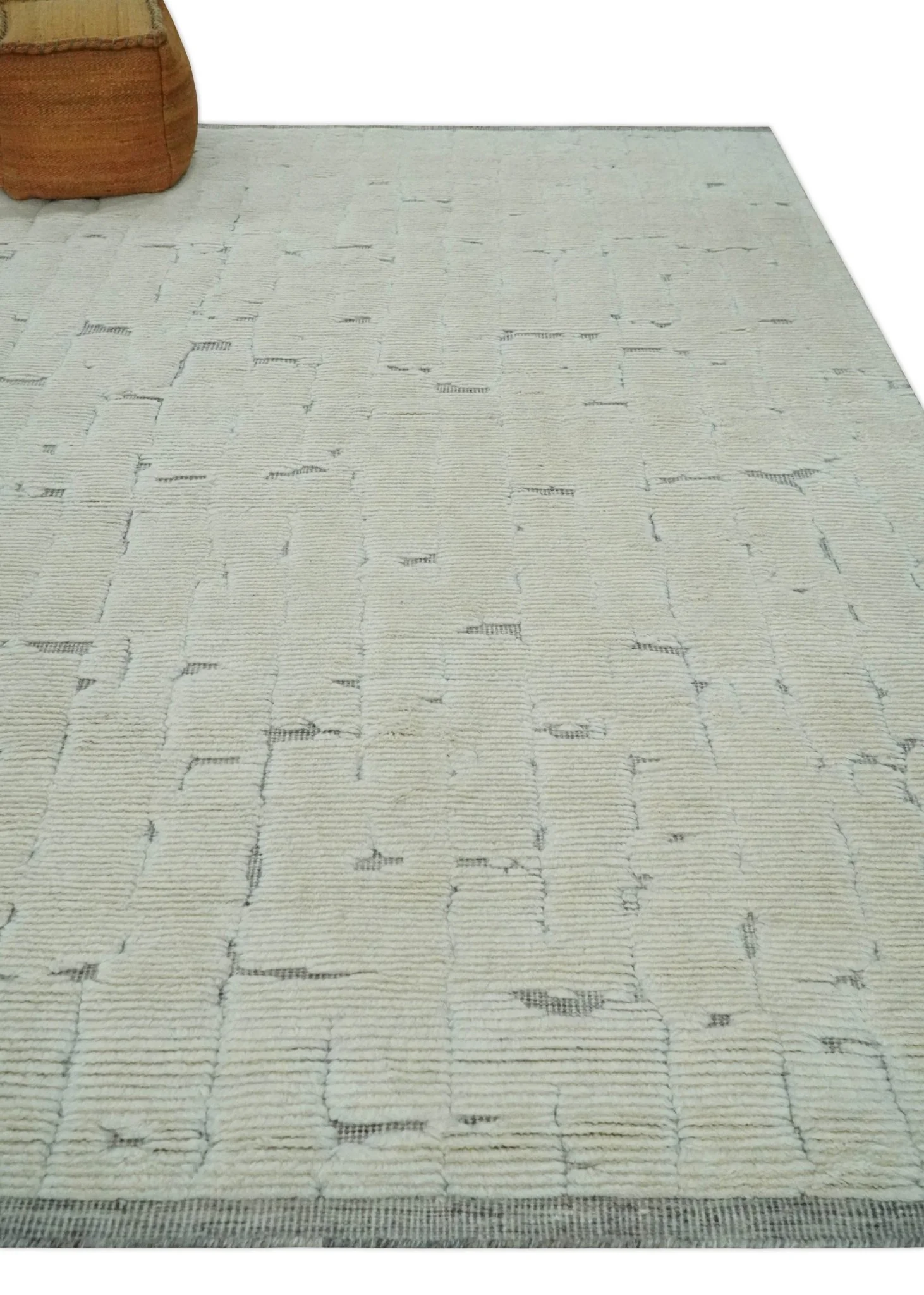 8x10 carved pattern Beige and Gray hand knotted wool rug - Image 3