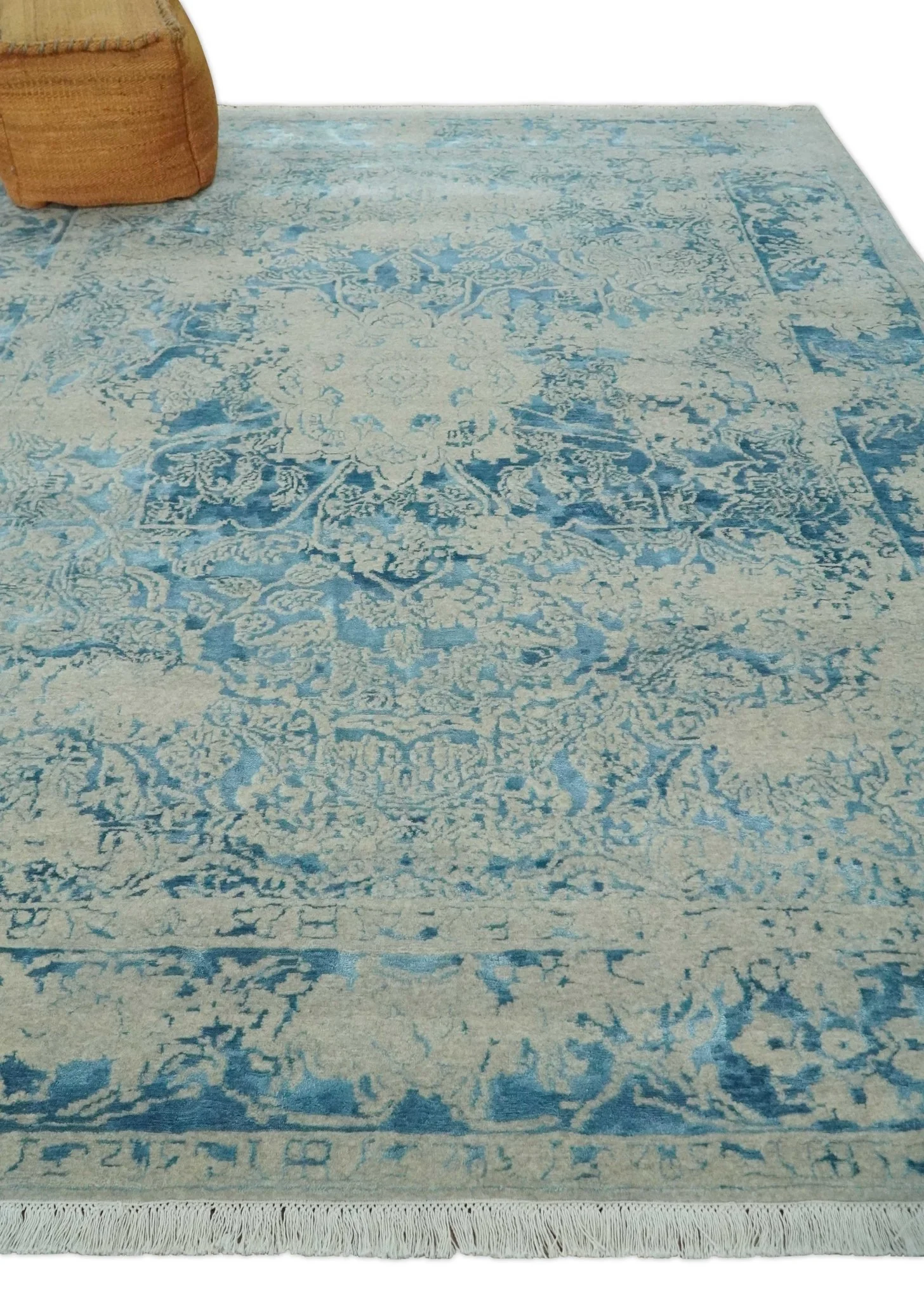 8x10 Premium Hand knotted Blue and Beige Traditional wool and Silk Area Rug - Image 3