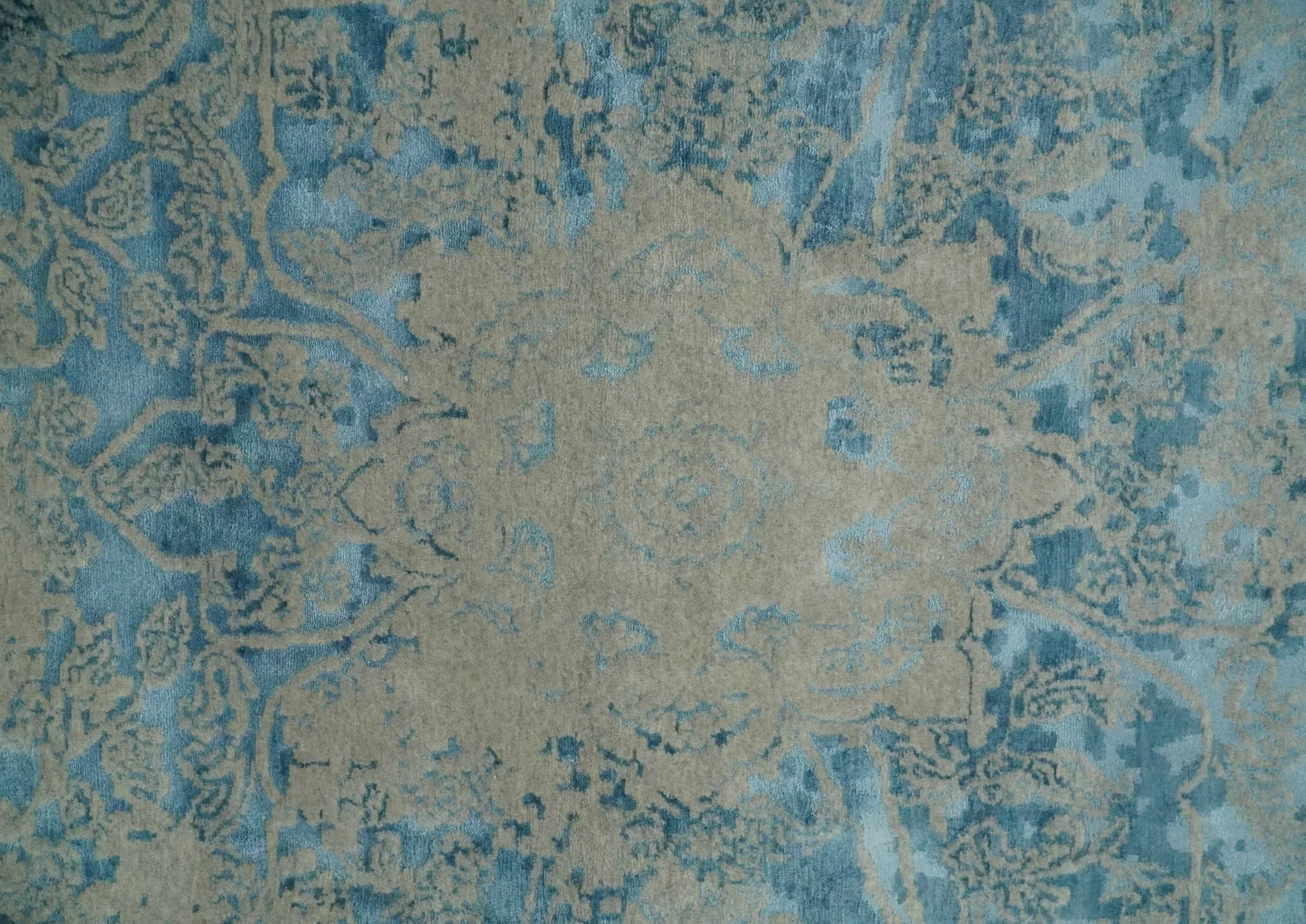 8x10 Premium Hand knotted Blue and Beige Traditional wool and Silk Area Rug - Image 4
