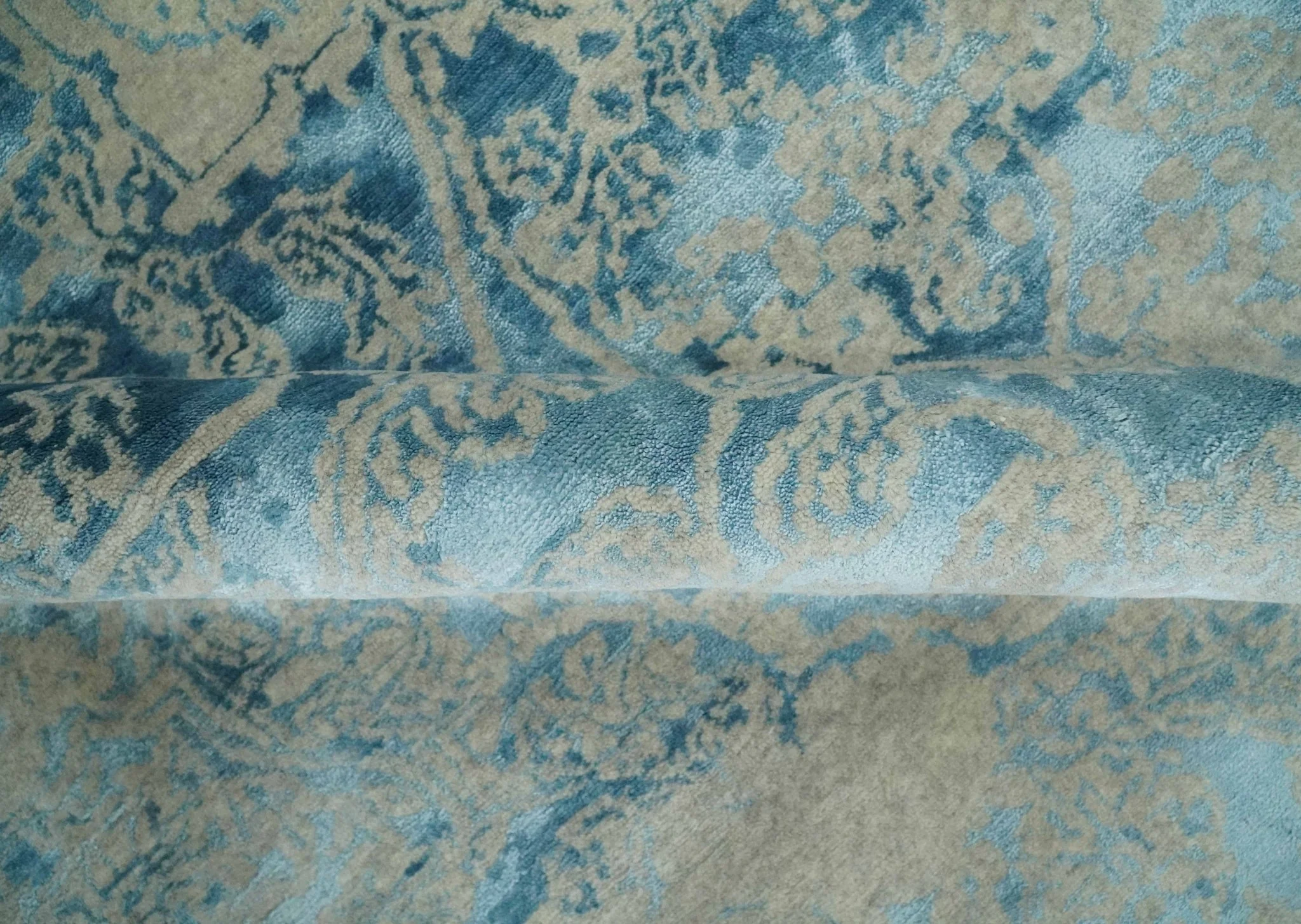 8x10 Premium Hand knotted Blue and Beige Traditional wool and Silk Area Rug - Image 6