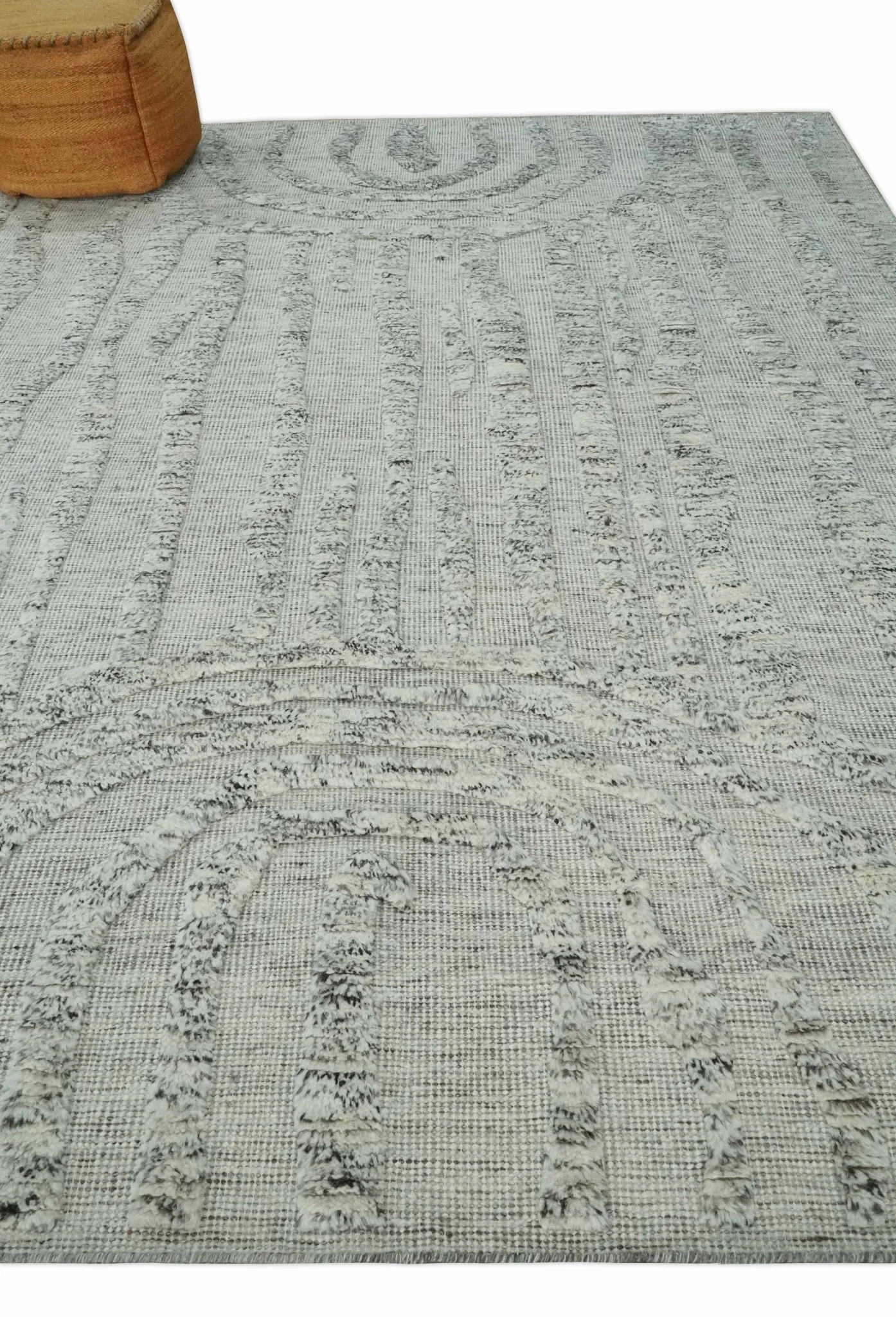 Contemporary Pattern Hand knotted High Low Ivory and Charcoal 8x10 wool Area Rug - Image 3