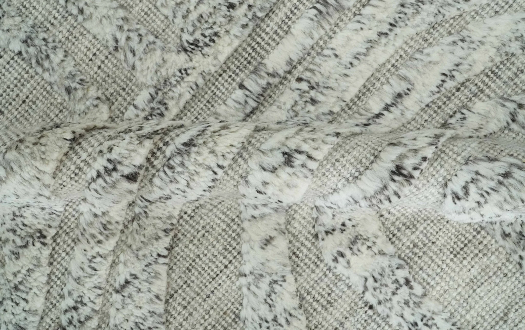 Contemporary Pattern Hand knotted High Low Ivory and Charcoal 8x10 wool Area Rug - Image 6