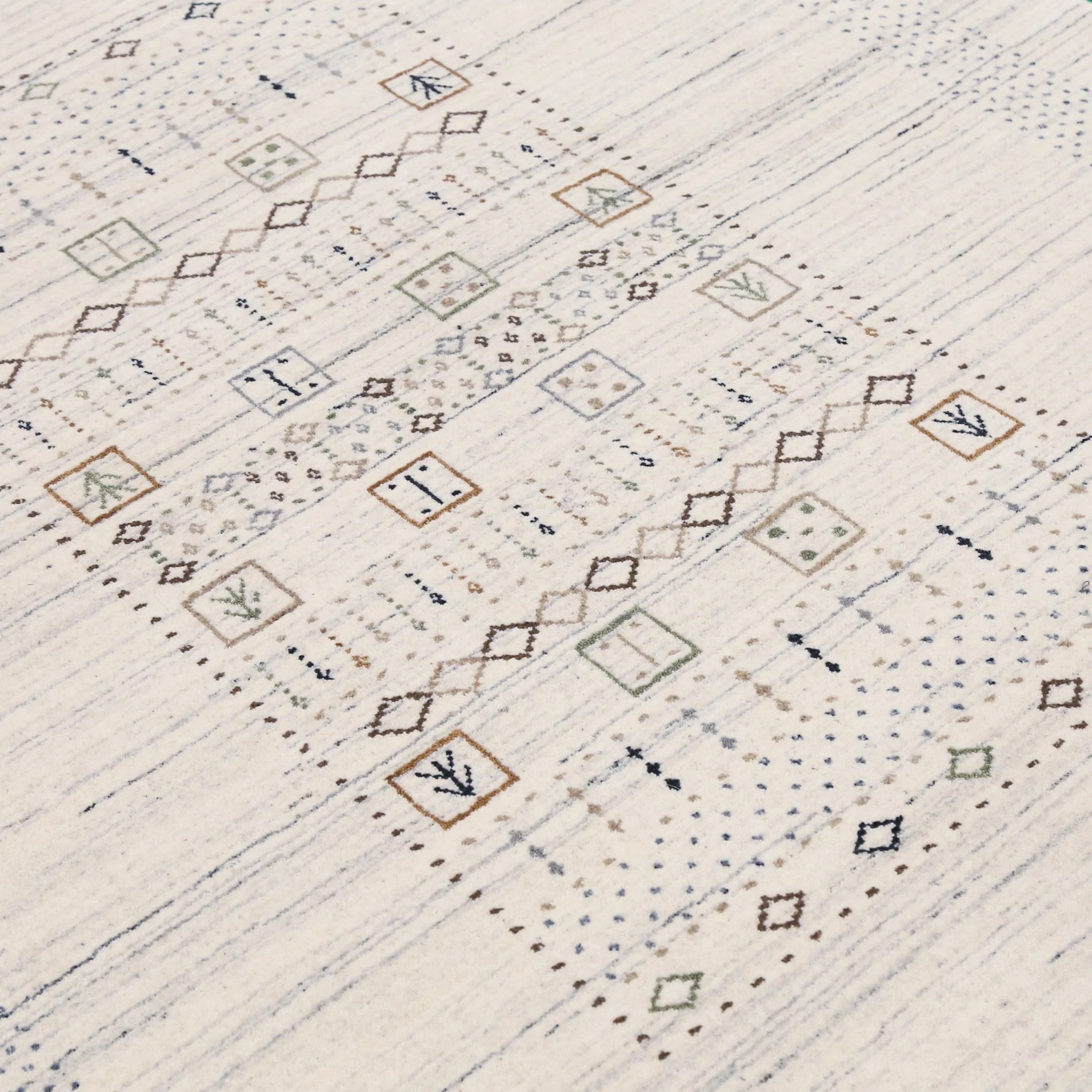 Center Pattern Natural Hand Loomed Wool Area Rug - Image 10
