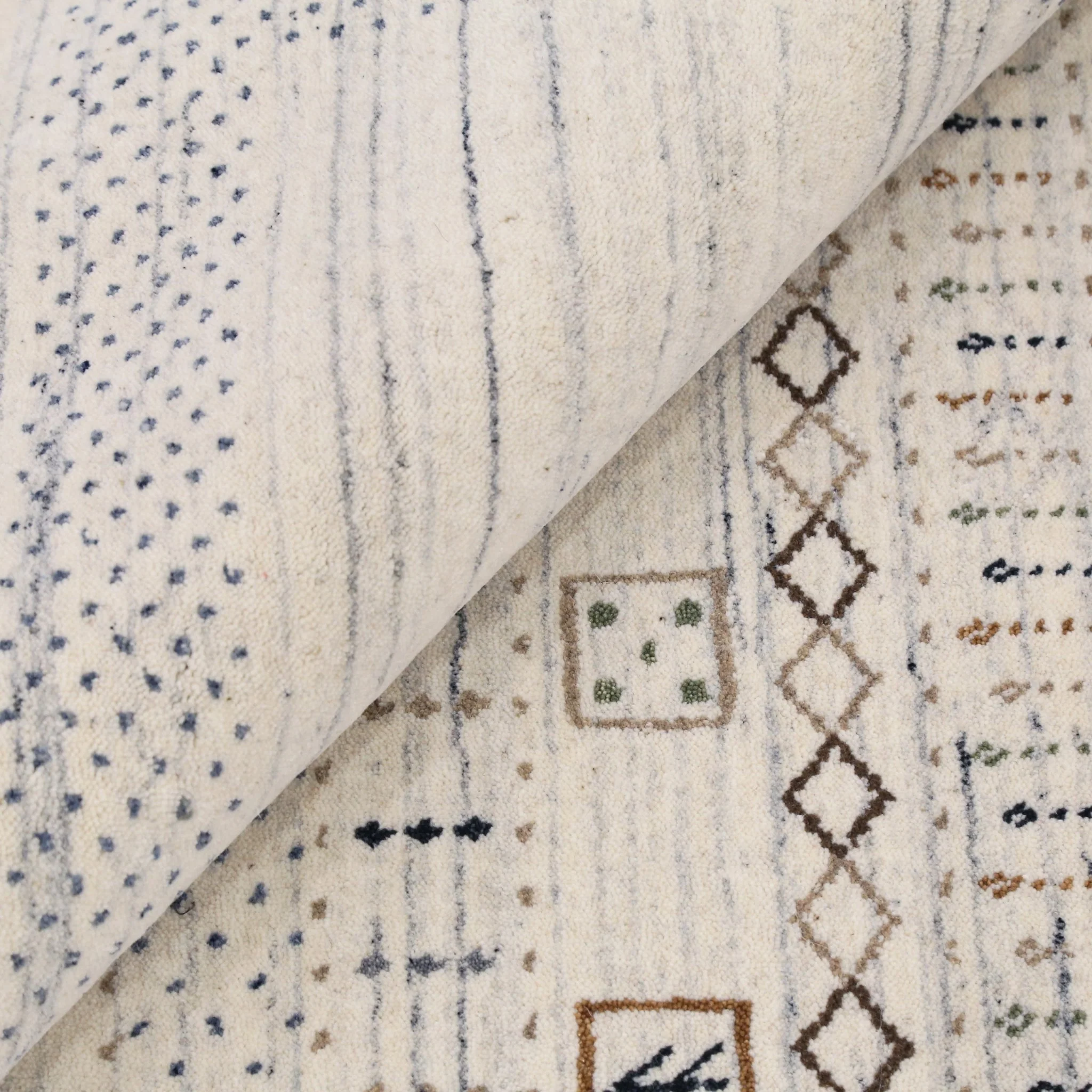 Center Pattern Natural Hand Loomed Wool Area Rug - Image 8