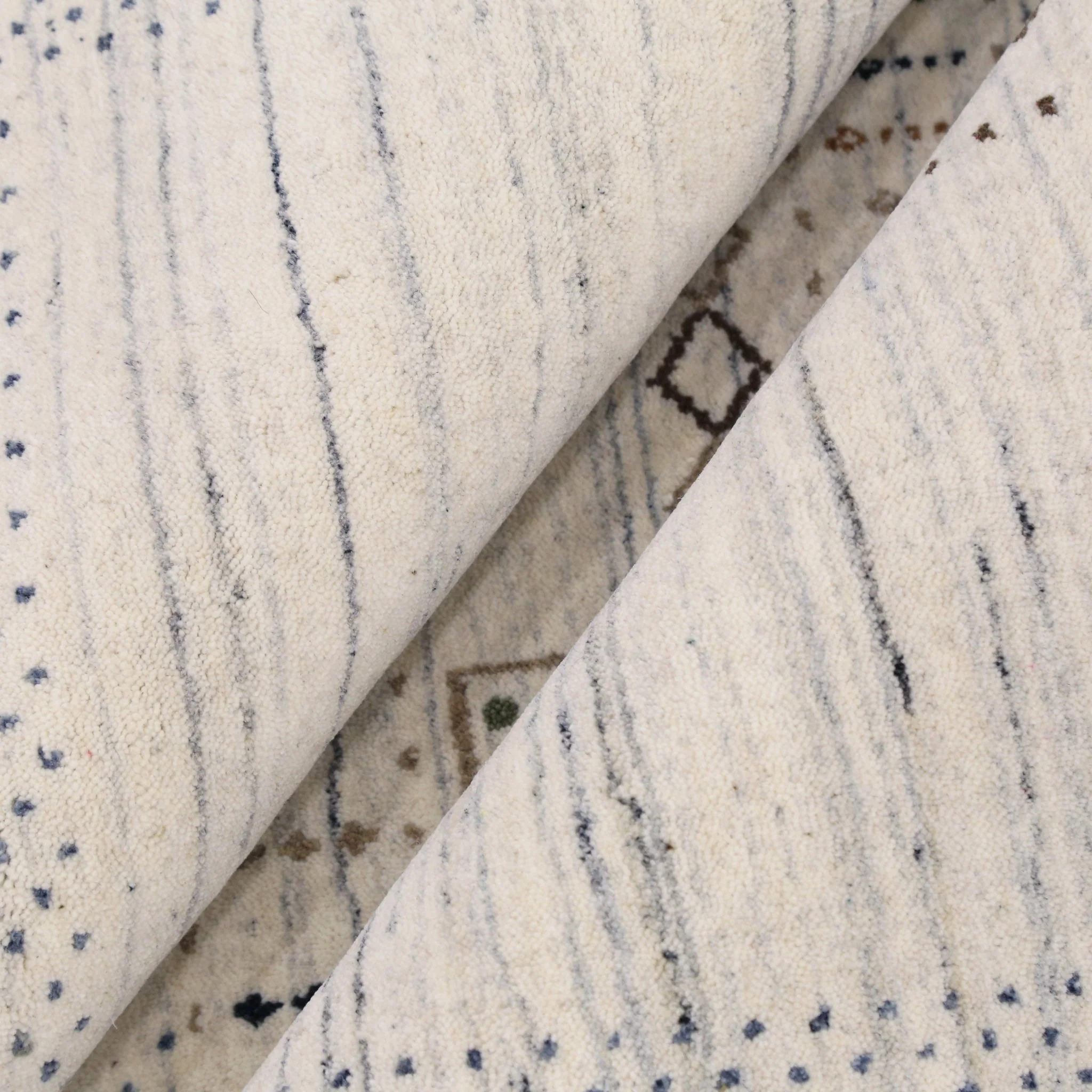 Center Pattern Natural Hand Loomed Wool Area Rug - Image 9