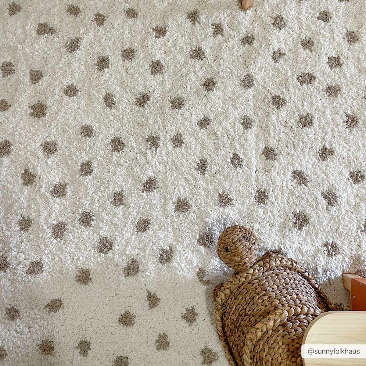 Contemporary Chaia Dotted Ivory and Brown Plush Pile Rug - Image 3