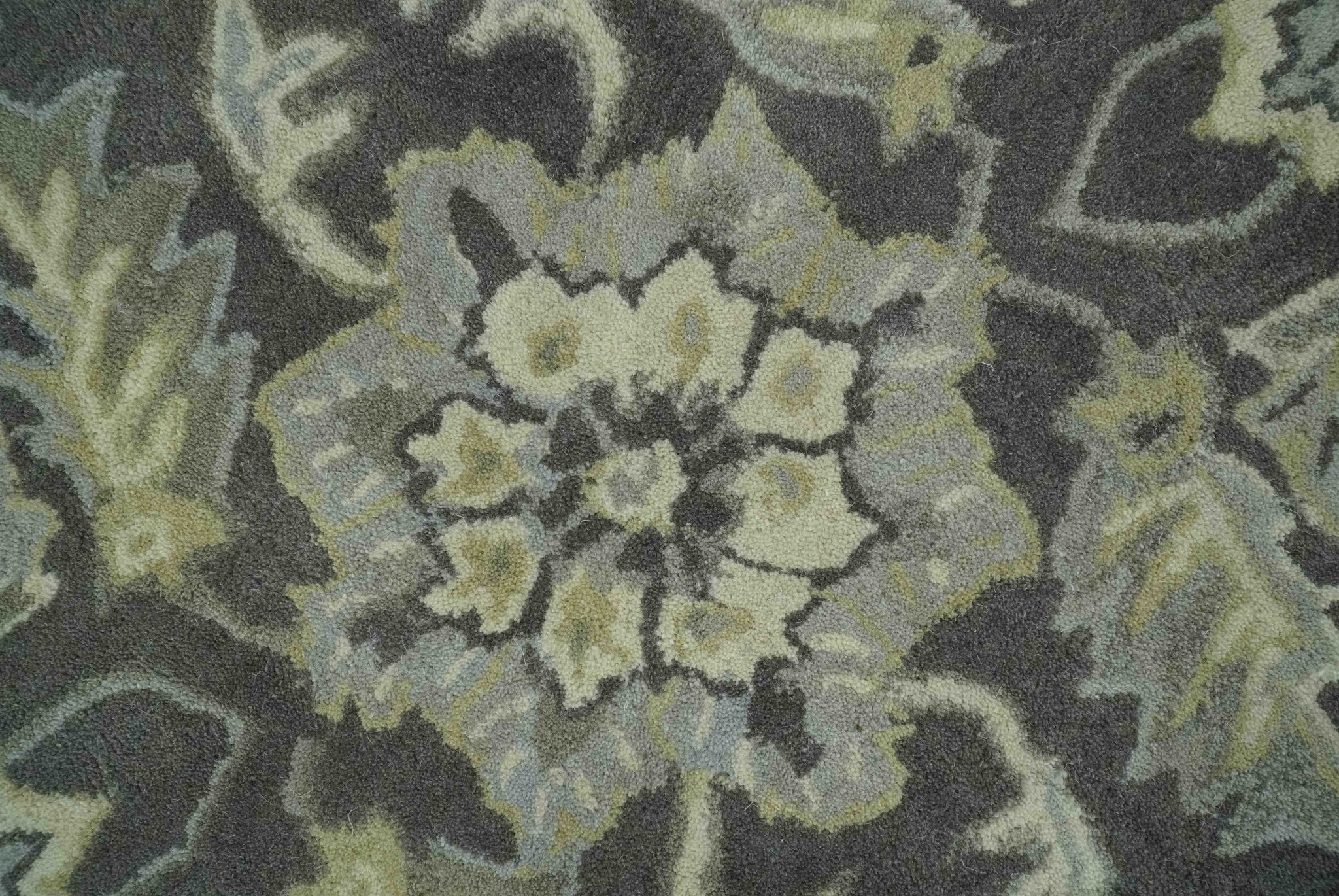 Antique Design 8x10 Charcoal and Beige Traditional Floral Hand Tufted rug - Image 4