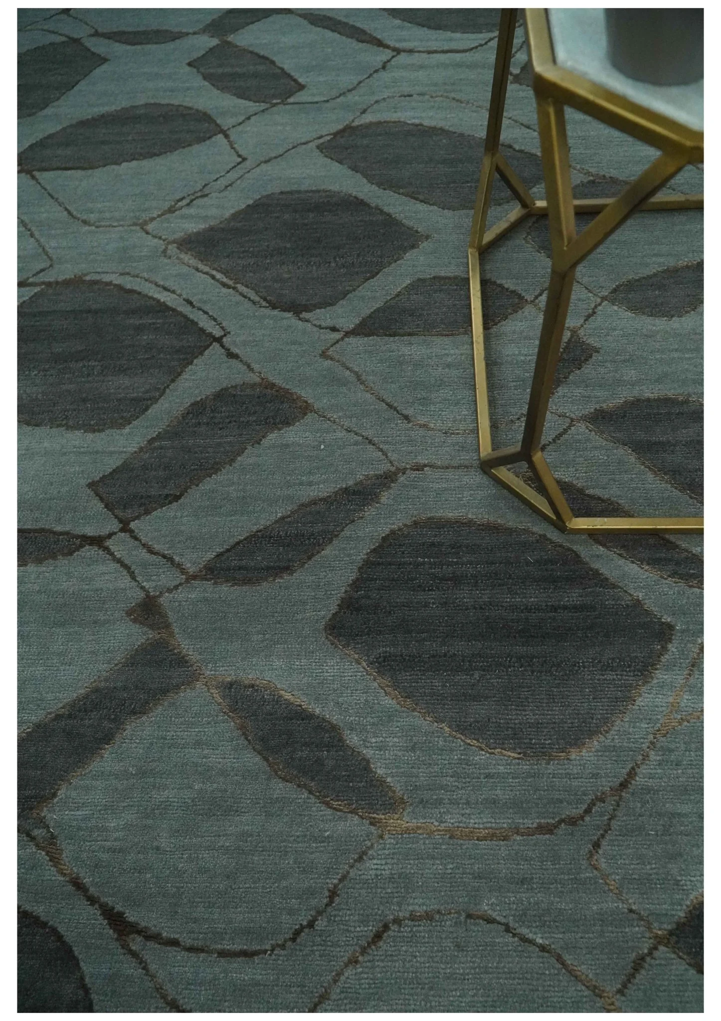 Modern Abstract Charcoal and Gray Hand loom 6x9 Wool and Art Silk Area Rug - Image 2