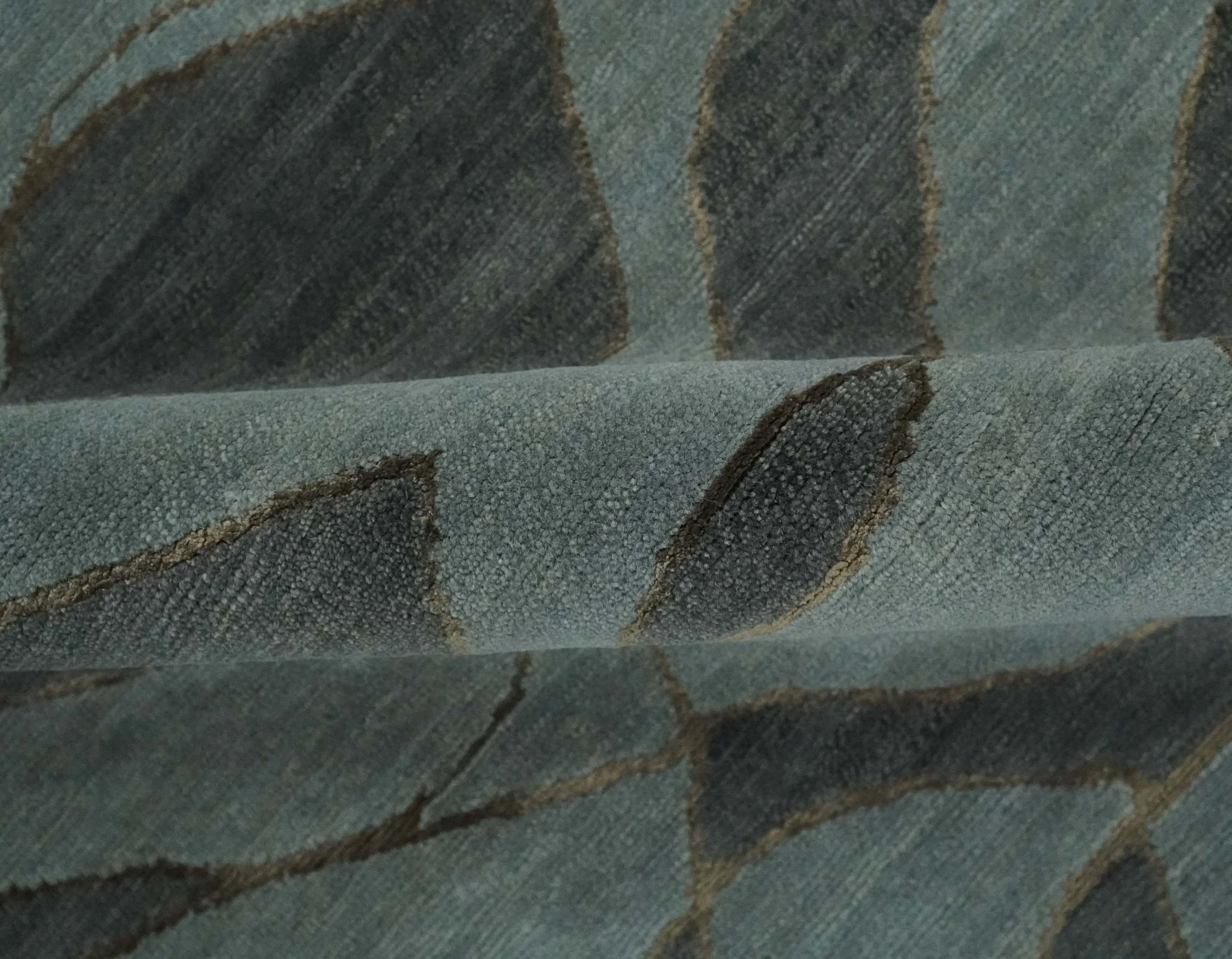 Modern Abstract Charcoal and Gray Hand loom 6x9 Wool and Art Silk Area Rug - Image 6