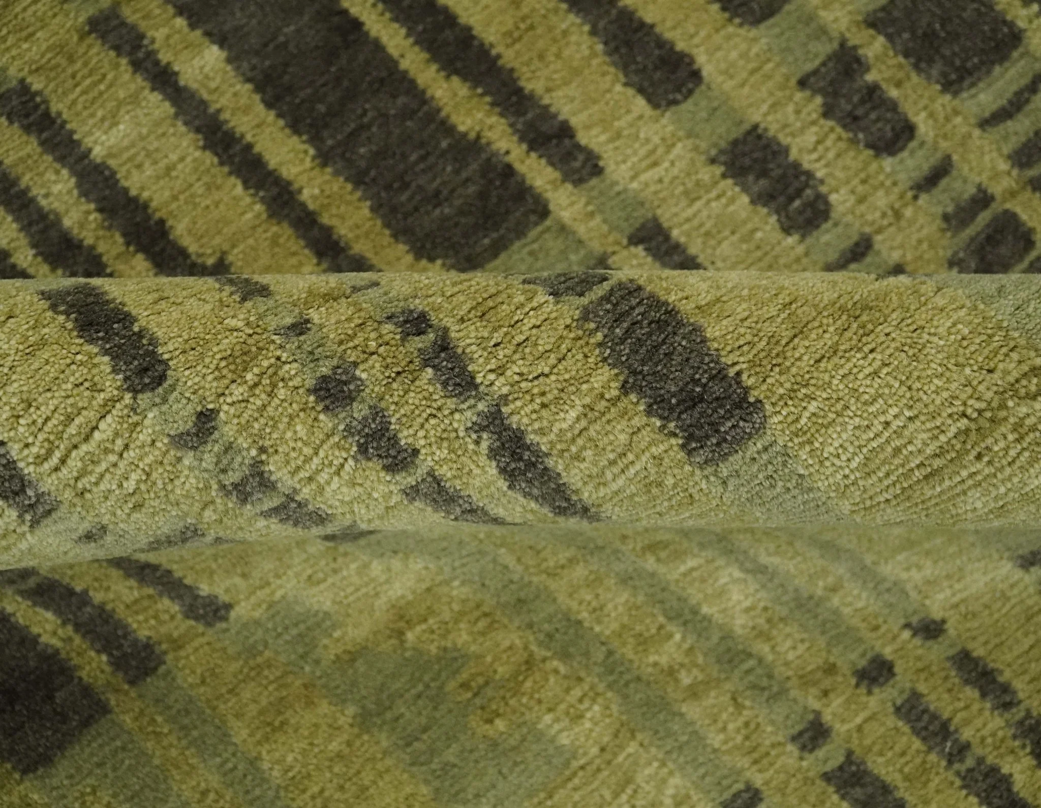 Charcoal and Olive Modern Stripes Design 5.8x7.10 Hand loom wool area Rug - Image 7