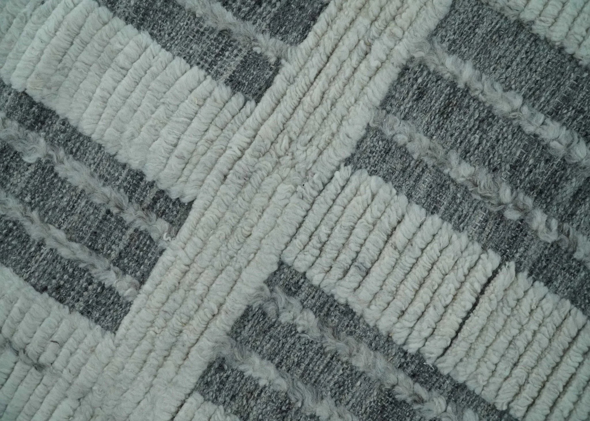 Charcoal and Silver Traditional Hand Knotted 8x10 Geometrical Pattern Wool Area Rug - Image 4